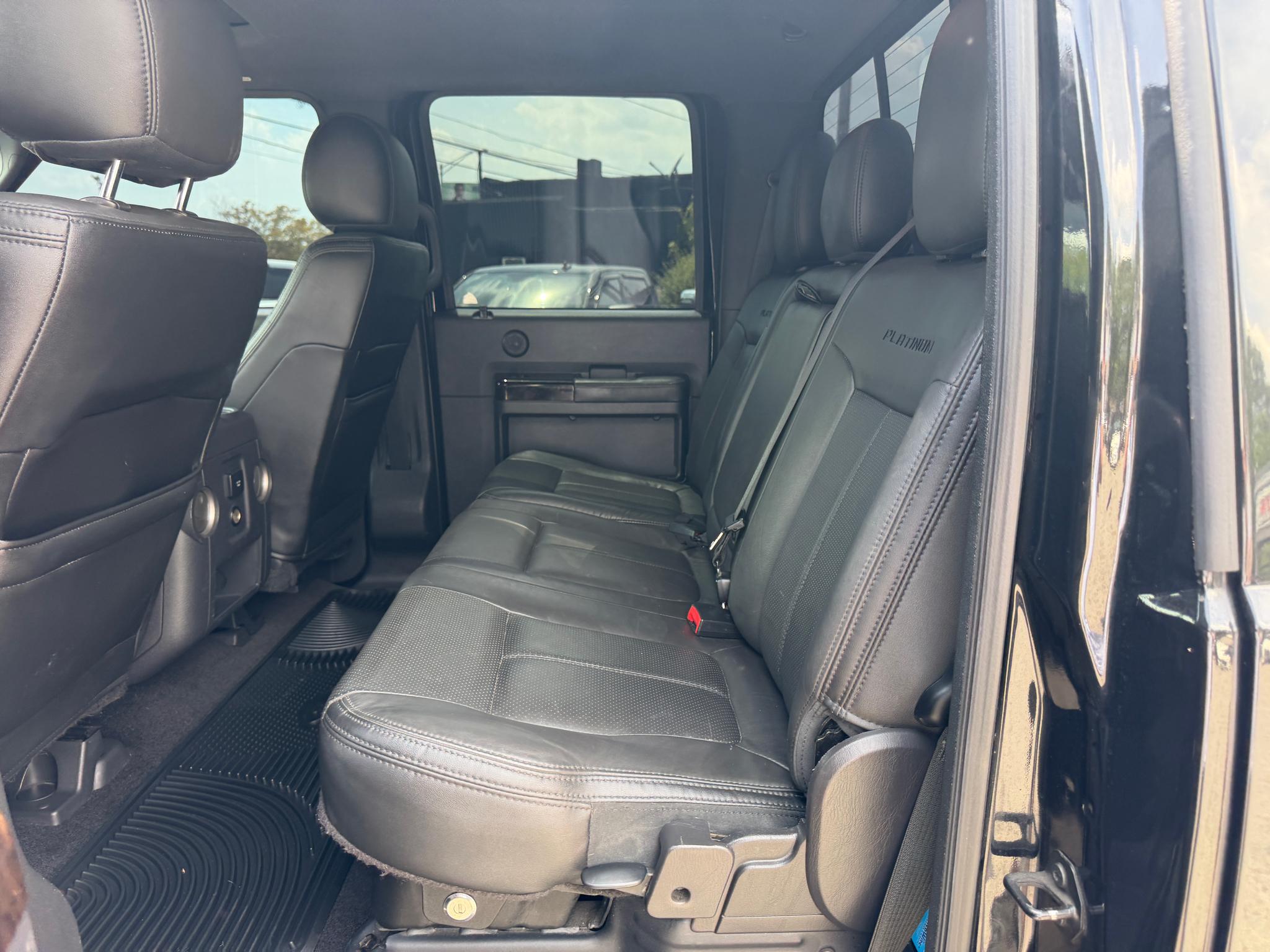 Ford Super Duty F-350 DRW 4WD Crew Cab 172" Platinum 2015