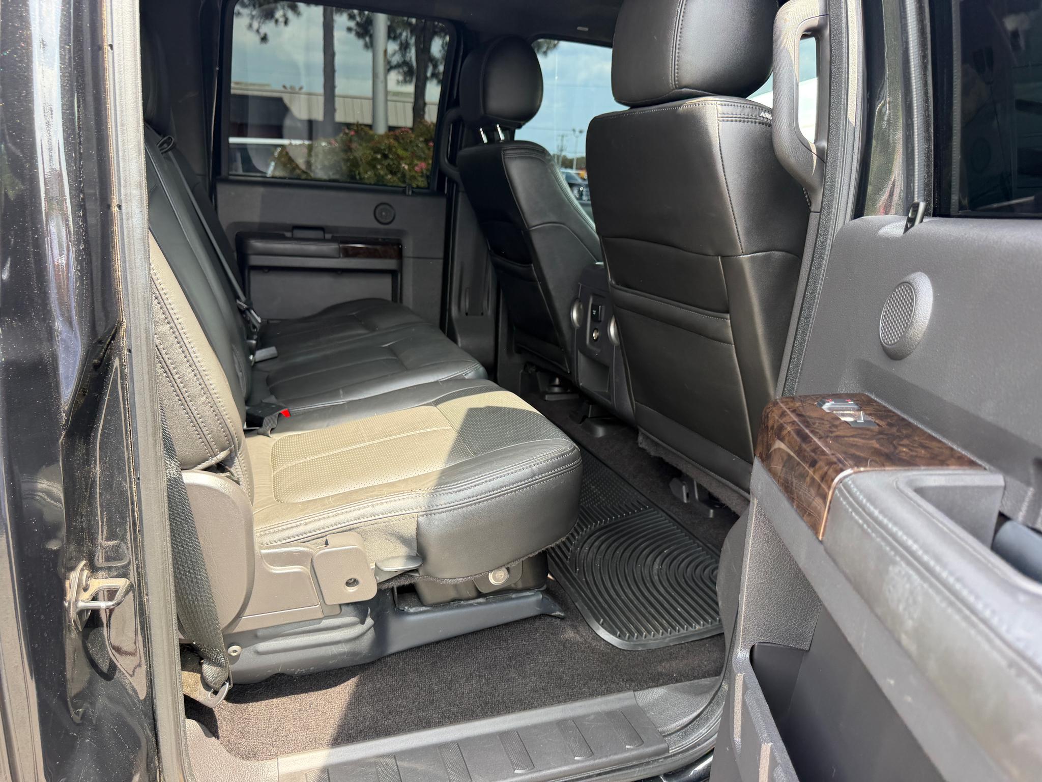 Ford Super Duty F-350 DRW 4WD Crew Cab 172" Platinum 2015