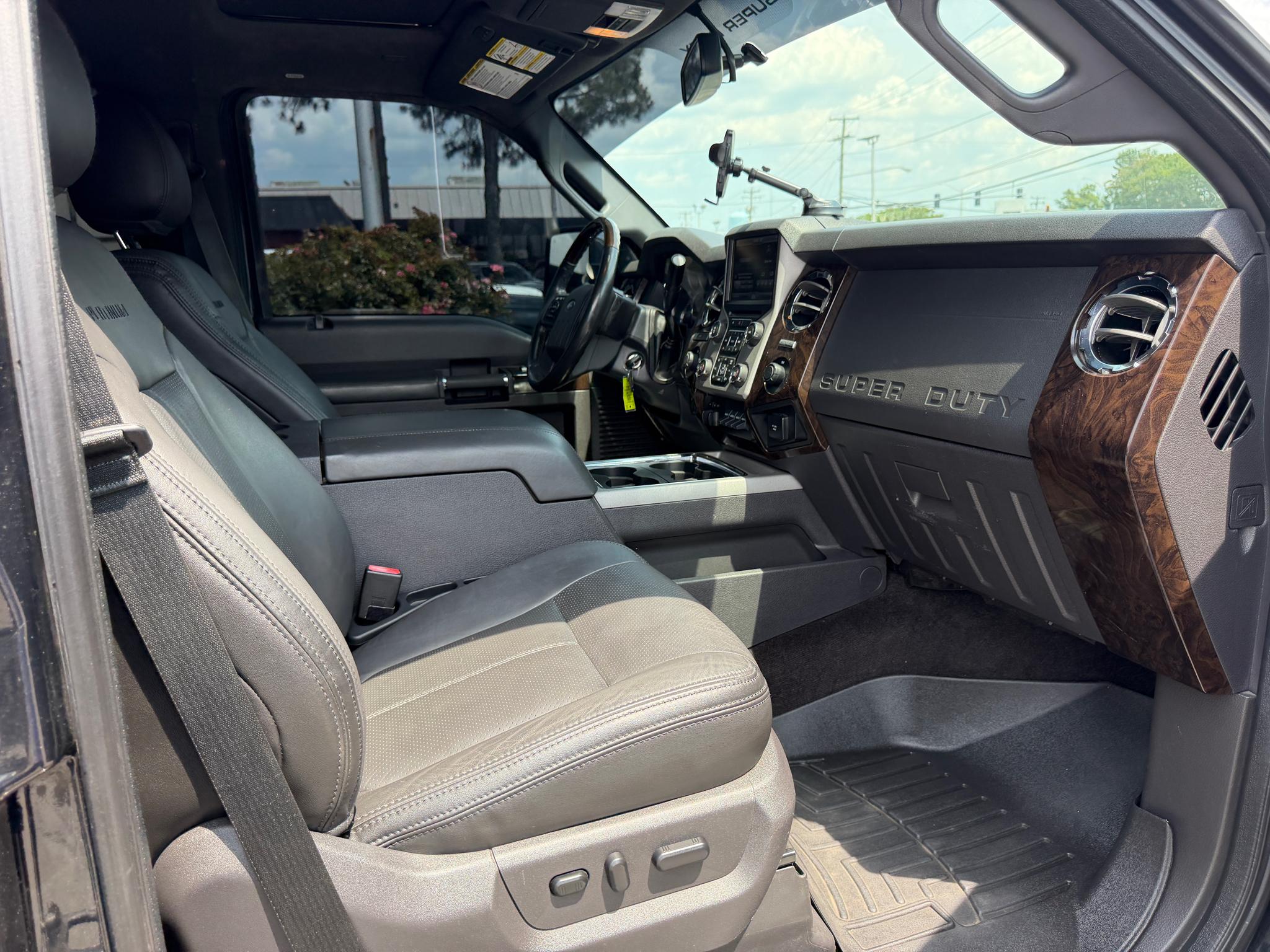 Ford Super Duty F-350 DRW 4WD Crew Cab 172" Platinum 2015