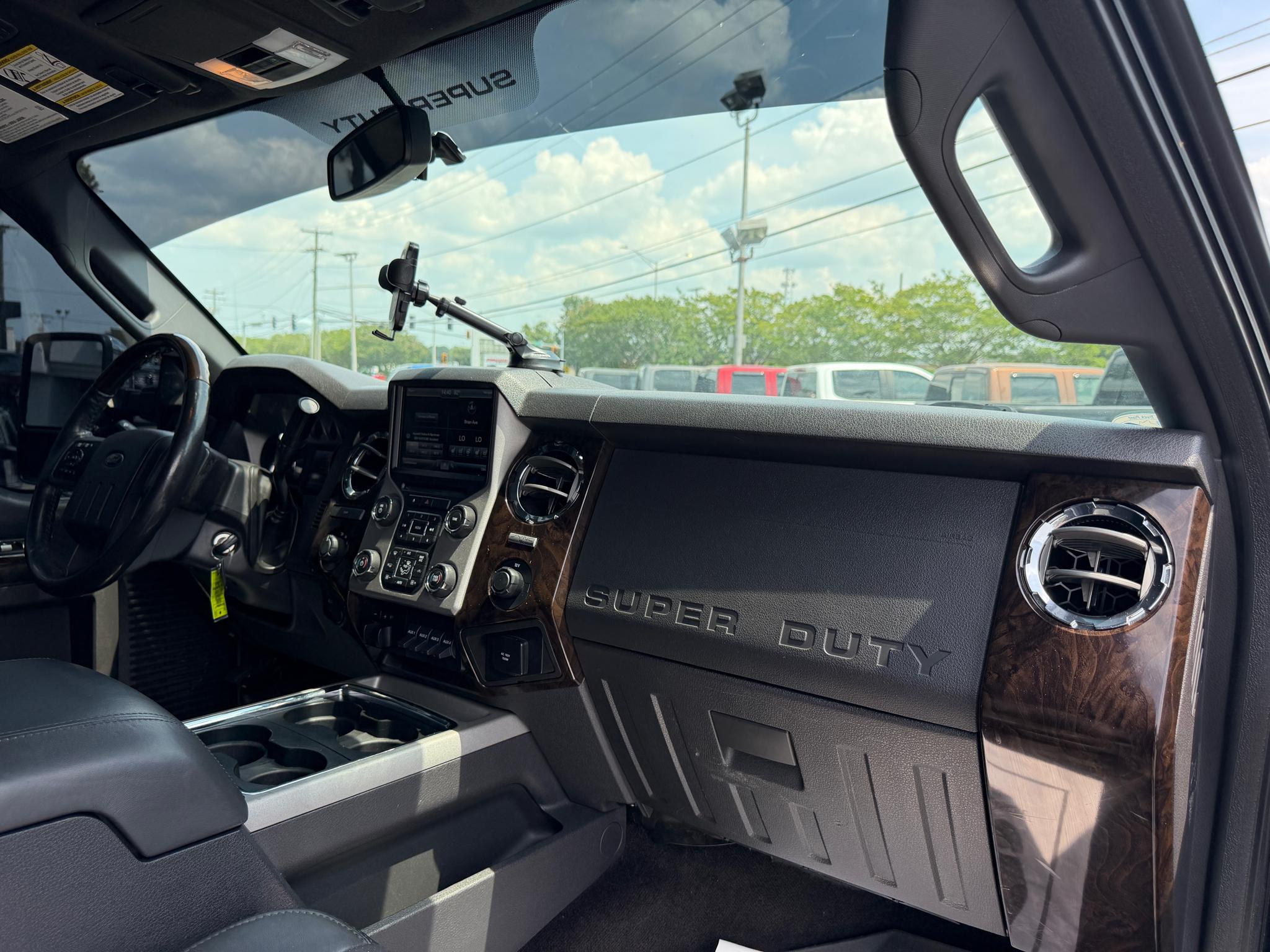 Ford Super Duty F-350 DRW 4WD Crew Cab 172" Platinum 2015