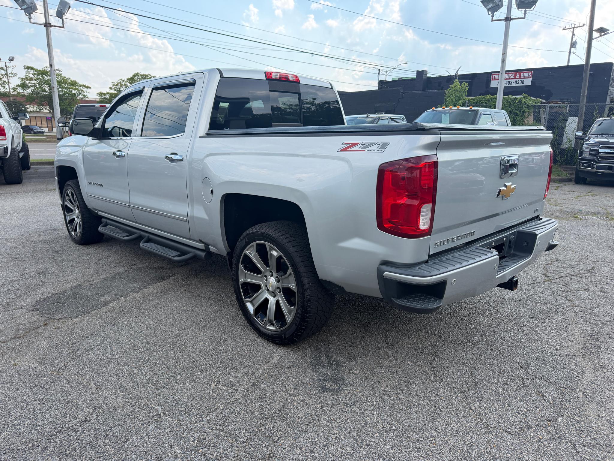 Chevrolet Silverado 1500 4WD Crew Cab 143.5" LTZ w/2LZ 2017