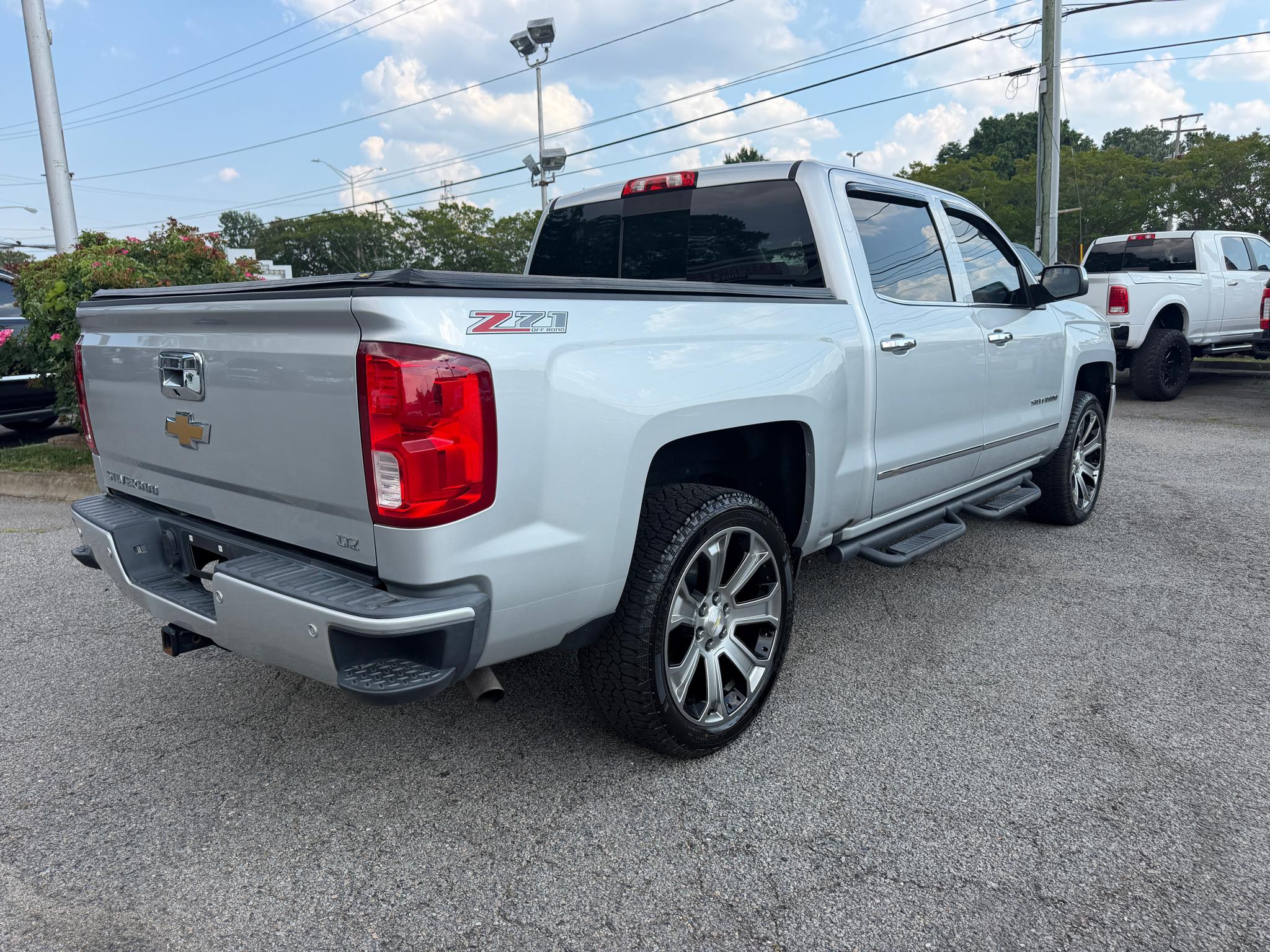 Chevrolet Silverado 1500 4WD Crew Cab 143.5" LTZ w/2LZ 2017
