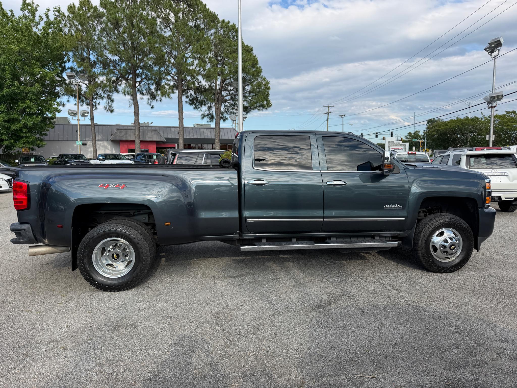 Chevrolet Silverado 3500HD 4WD Crew Cab 167.7" High Country 2018