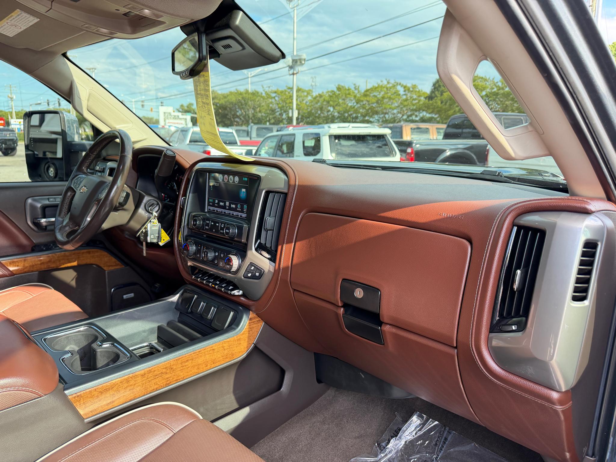 Chevrolet Silverado 3500HD 4WD Crew Cab 167.7" High Country 2018