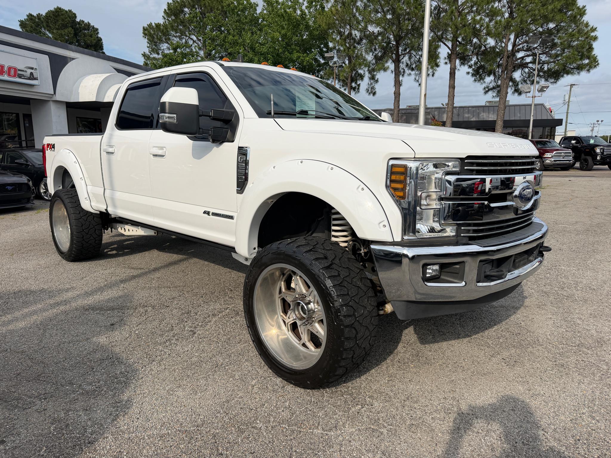 Ford Super Duty F-250 SRW Lariat 4WD Crew Cab 6.75' Box 2019