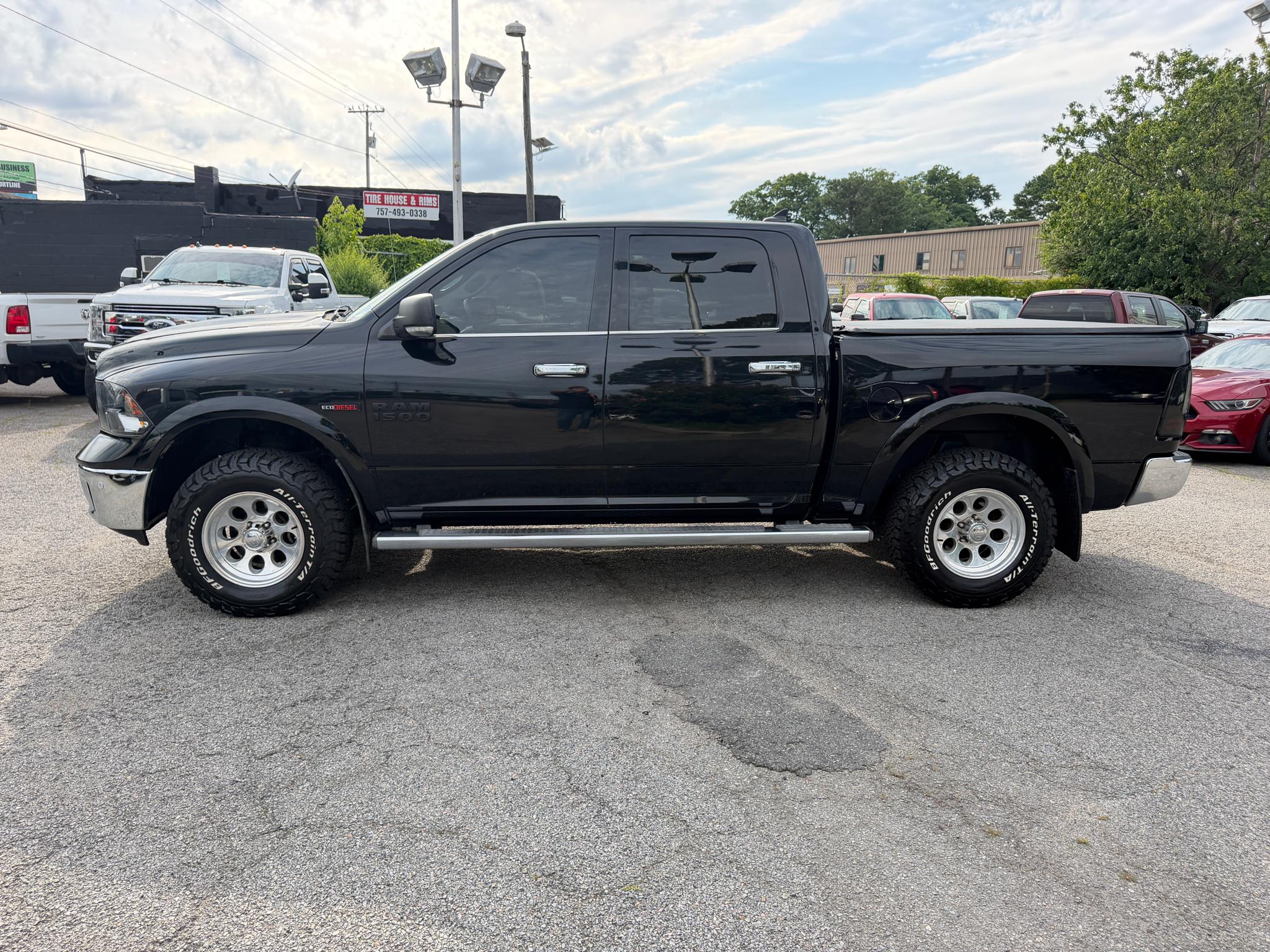 RAM 1500 4WD Crew Cab 140.5" Outdoorsman 2014