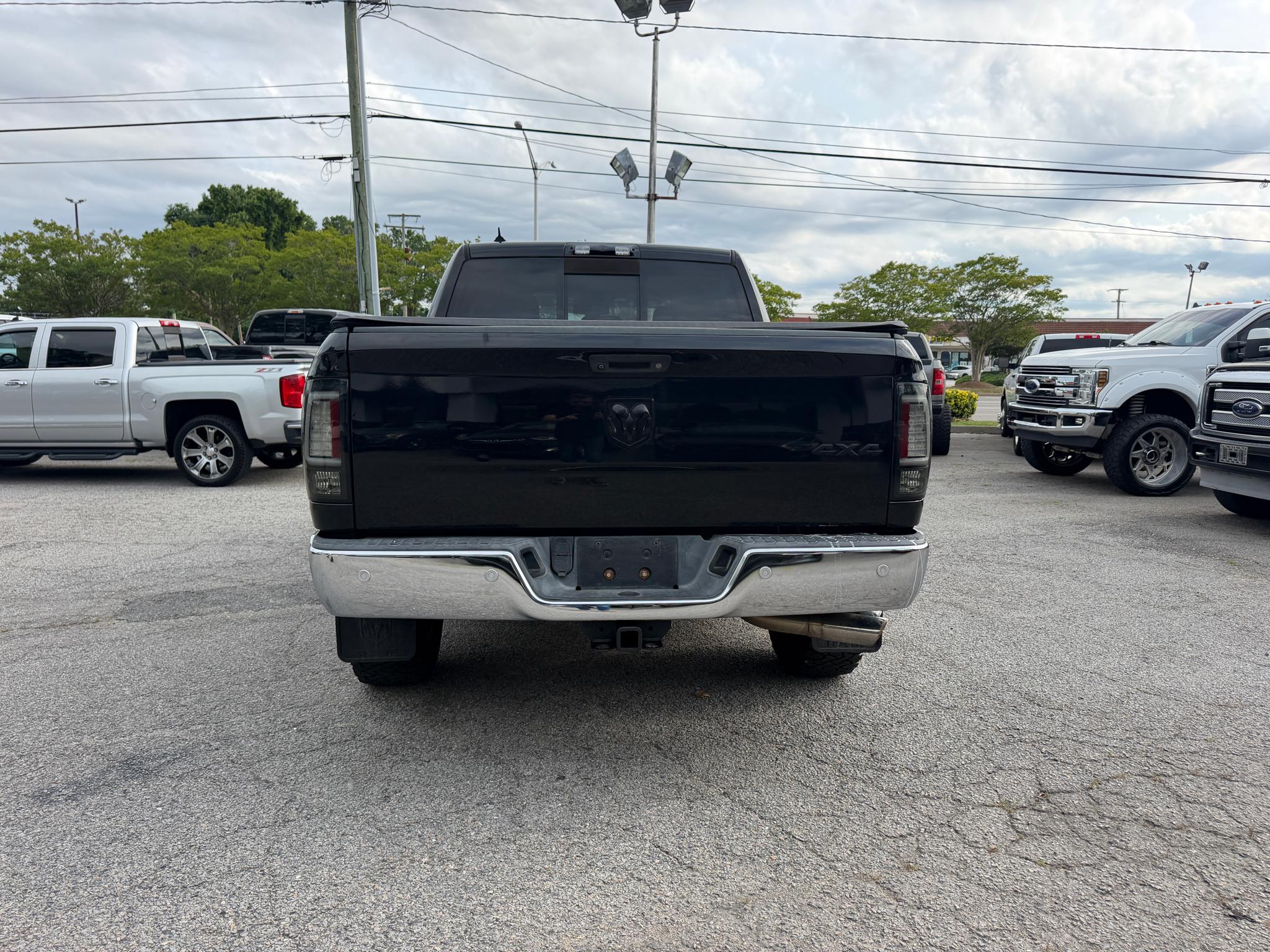 RAM 1500 4WD Crew Cab 140.5" Outdoorsman 2014