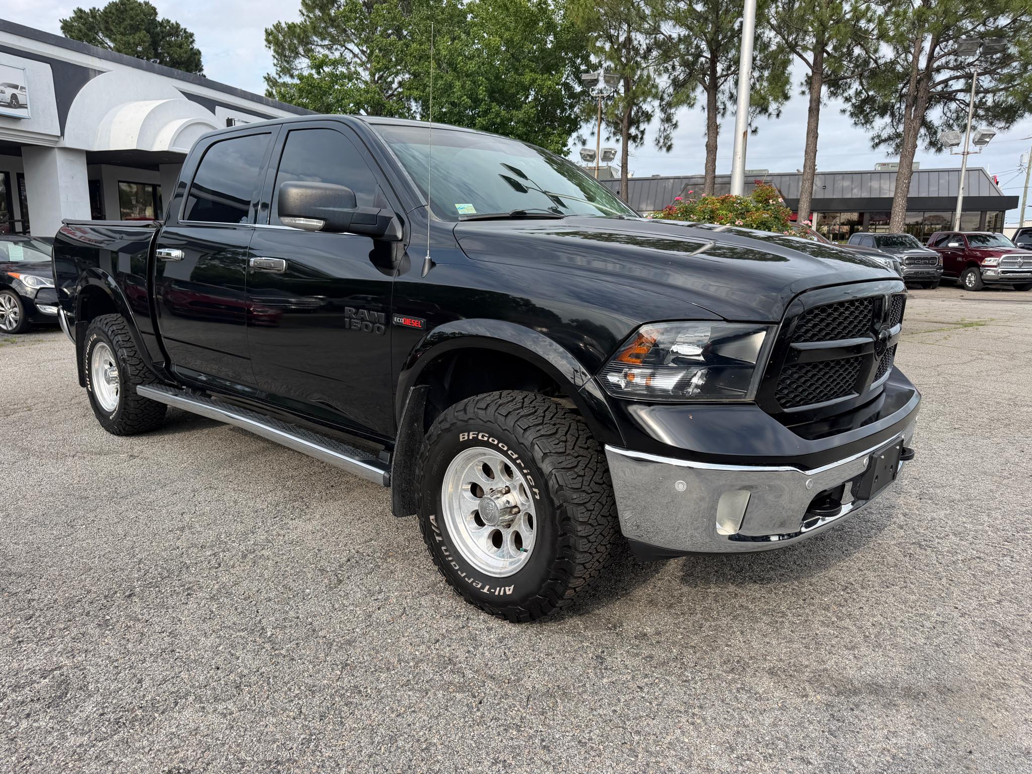 RAM 1500 4WD Crew Cab 140.5" Outdoorsman 2014