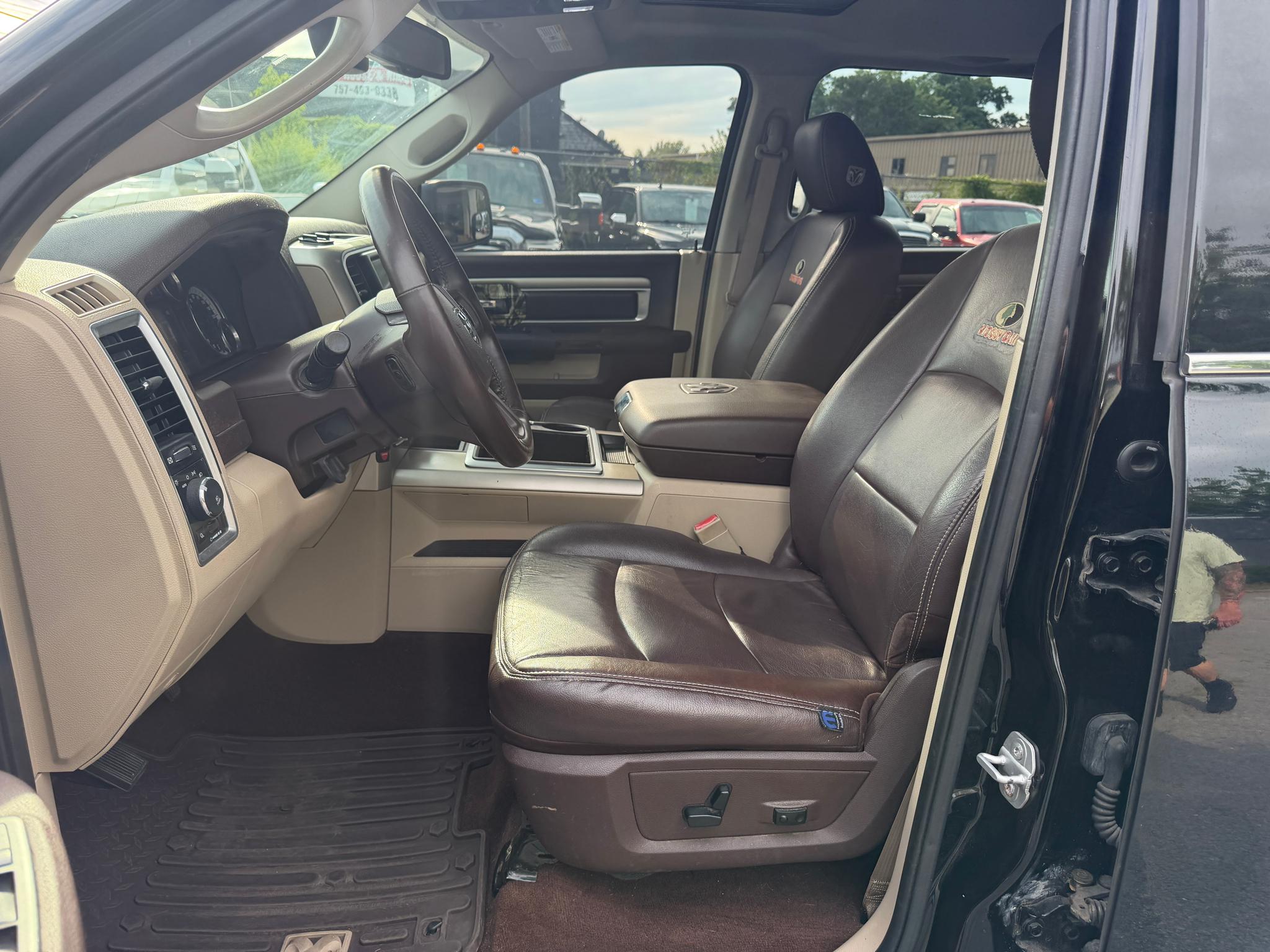RAM 1500 4WD Crew Cab 140.5" Outdoorsman 2014