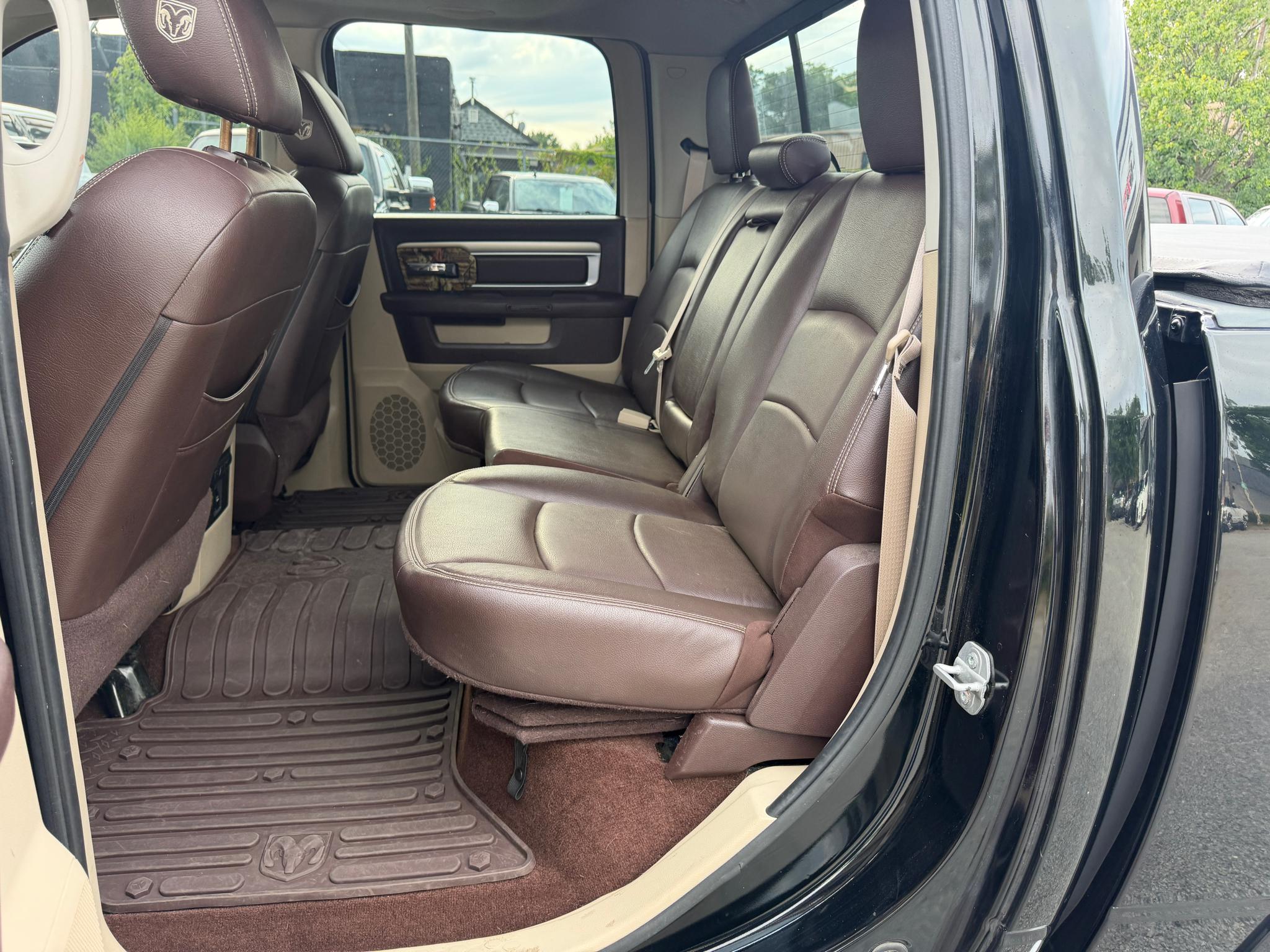 RAM 1500 4WD Crew Cab 140.5" Outdoorsman 2014