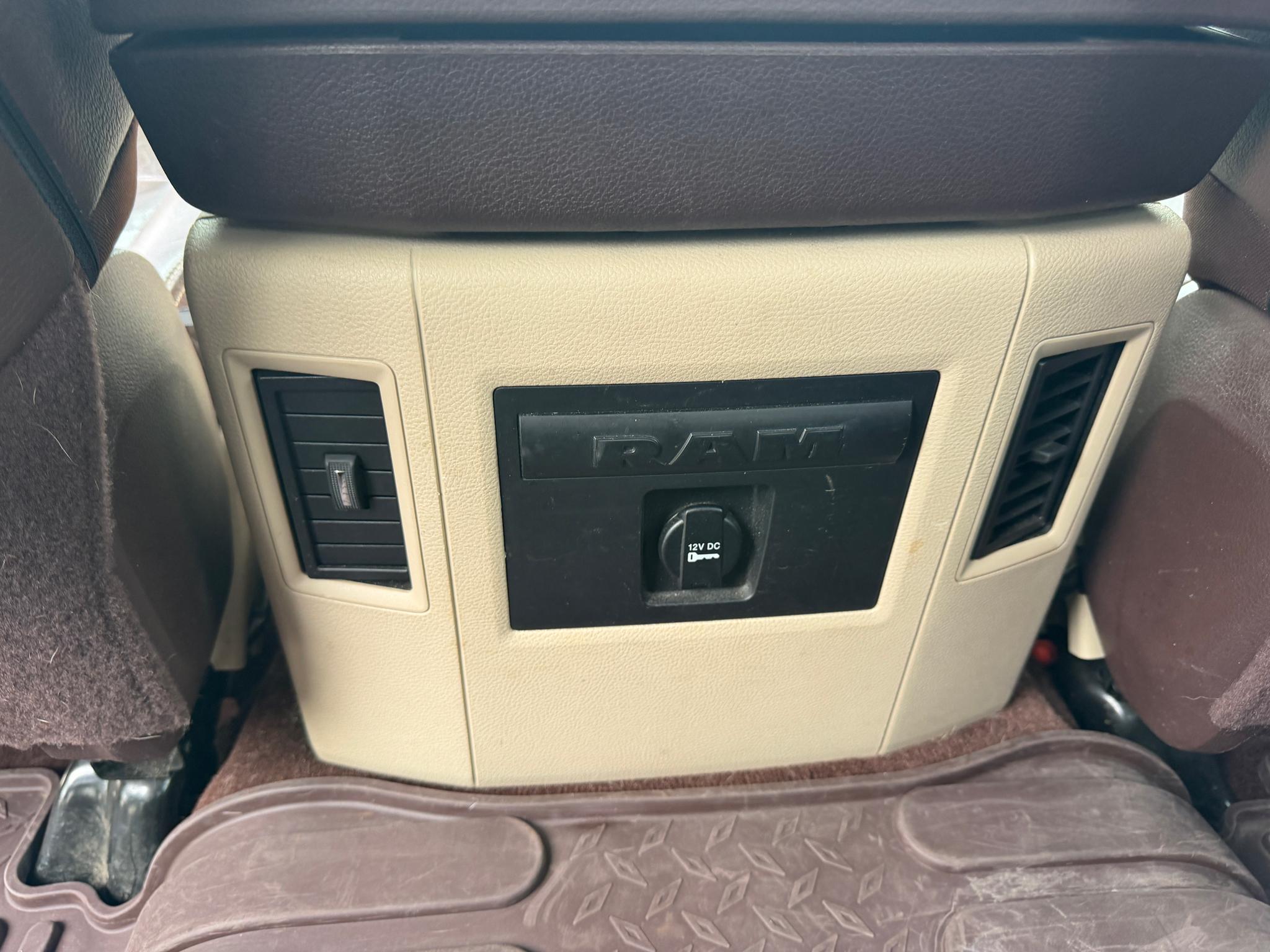RAM 1500 4WD Crew Cab 140.5" Outdoorsman 2014