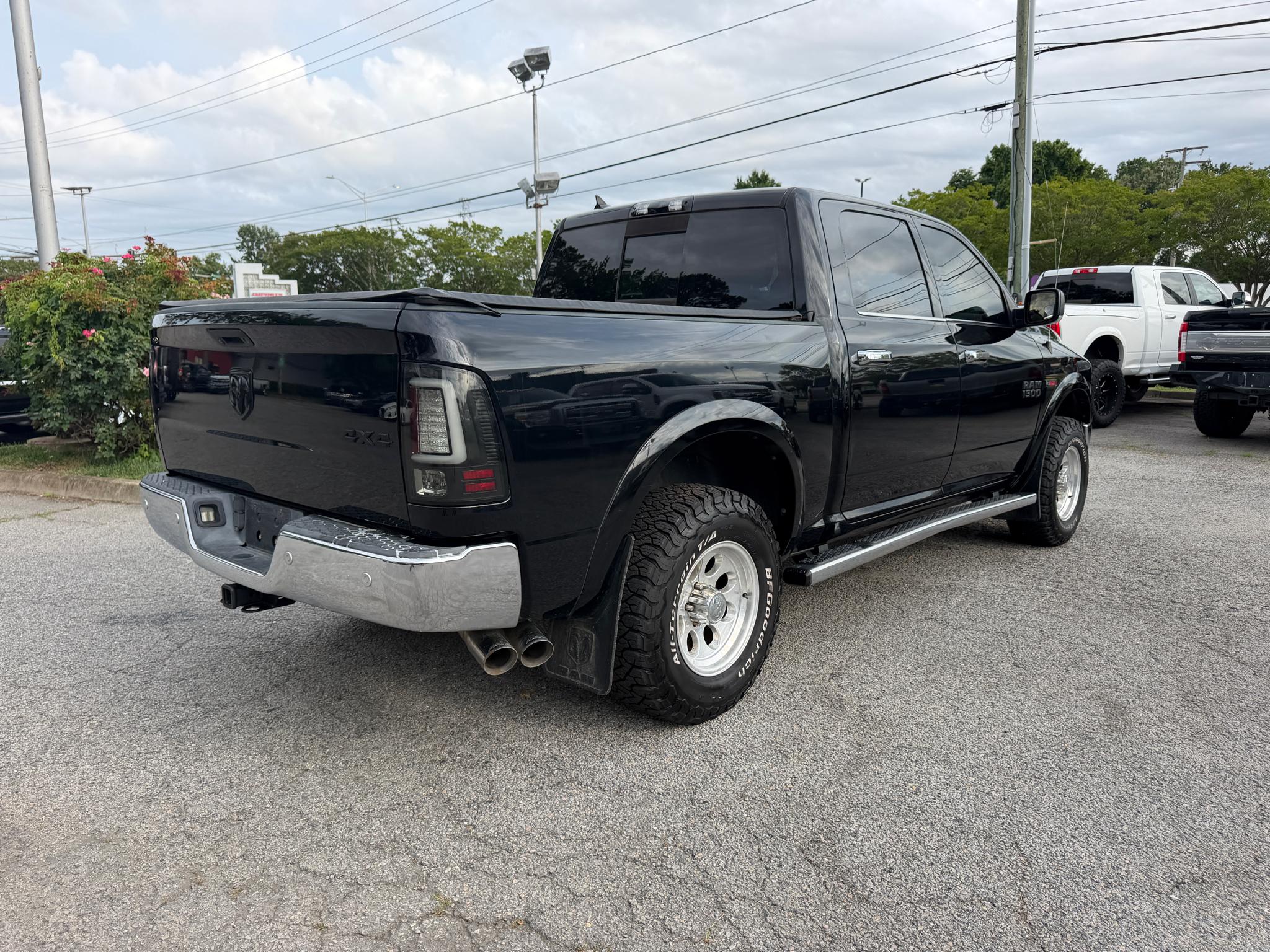 RAM 1500 4WD Crew Cab 140.5" Outdoorsman 2014
