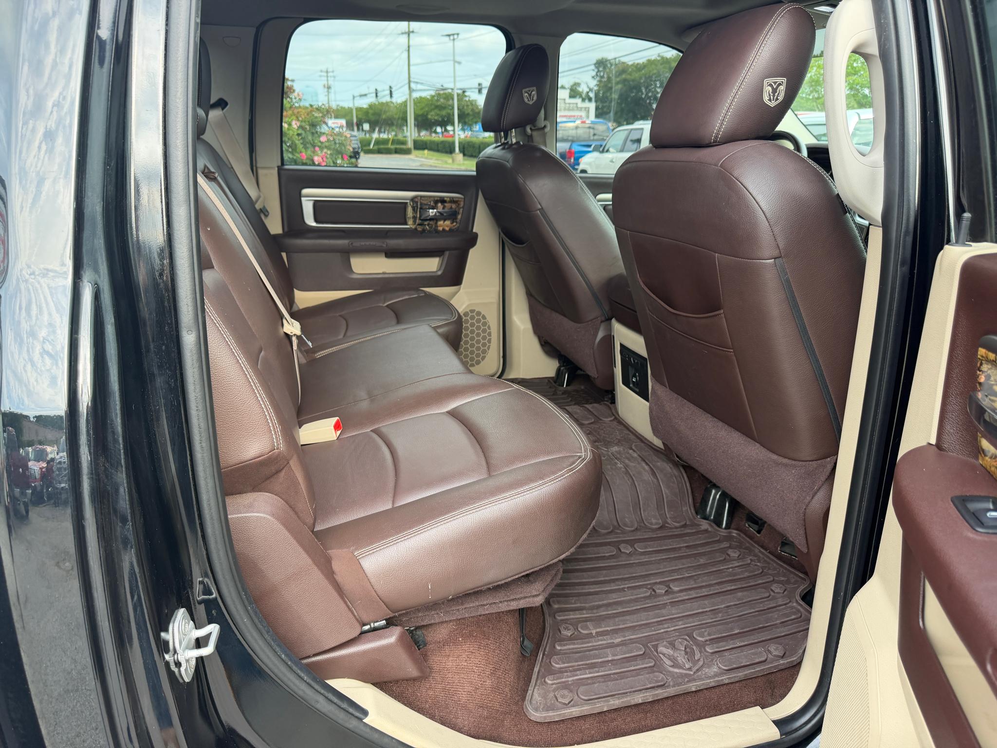 RAM 1500 4WD Crew Cab 140.5" Outdoorsman 2014