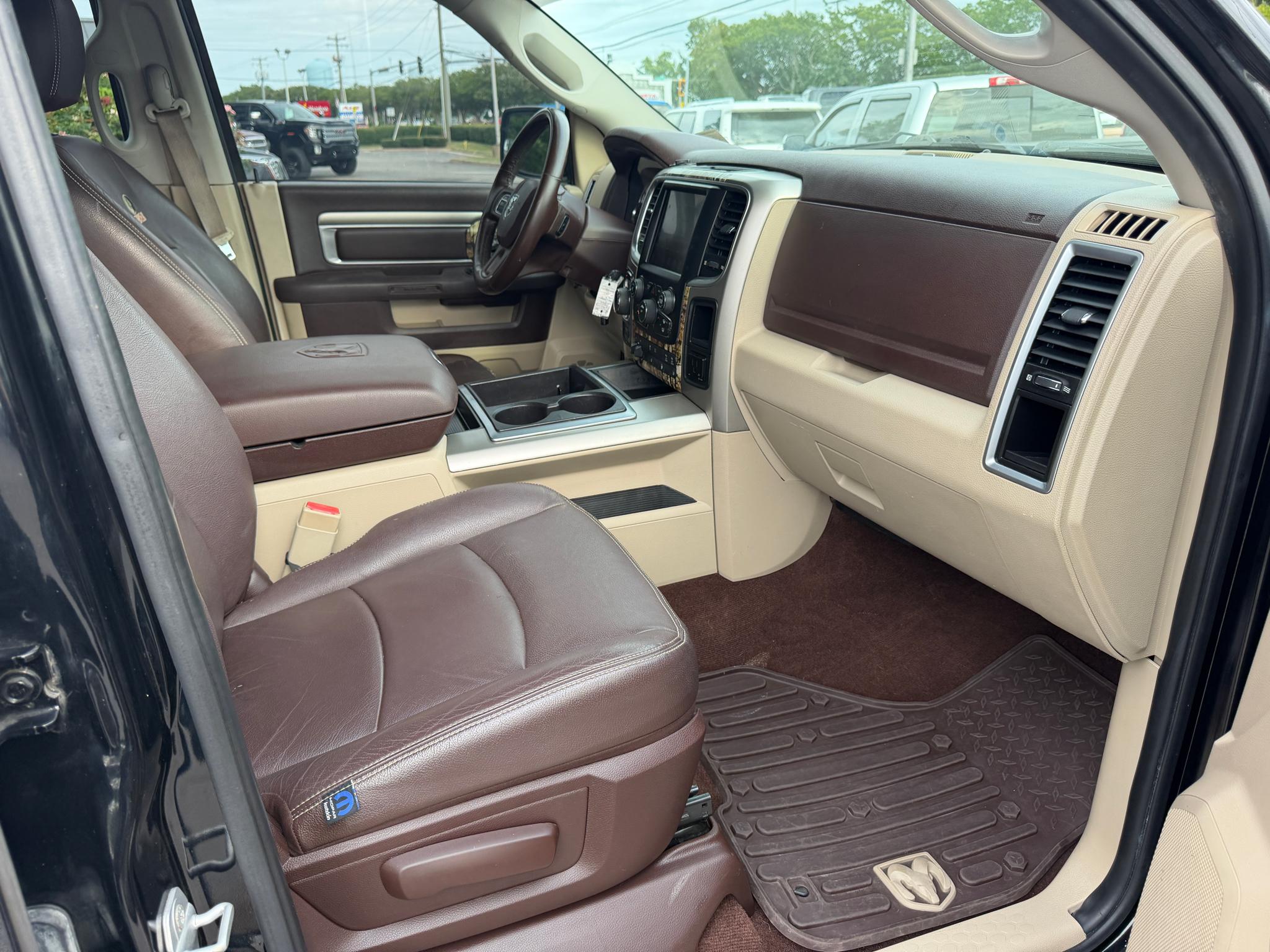 RAM 1500 4WD Crew Cab 140.5" Outdoorsman 2014