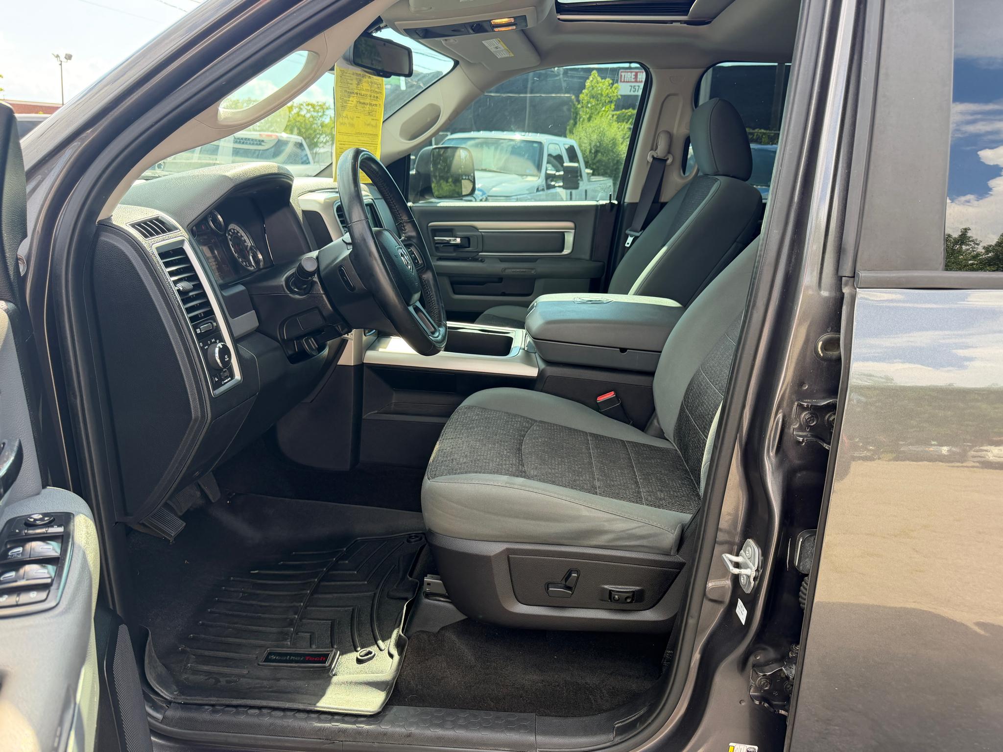 RAM 1500 4WD Crew Cab 149" Lone Star 2016