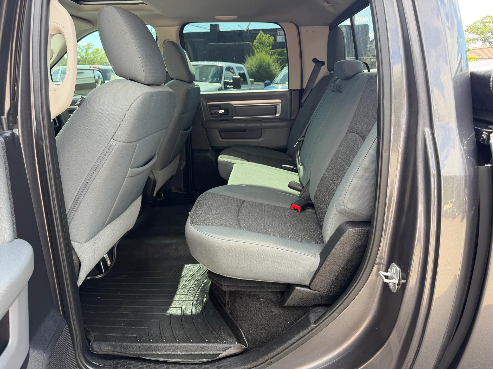 RAM 1500 4WD Crew Cab 149" Lone Star 2016