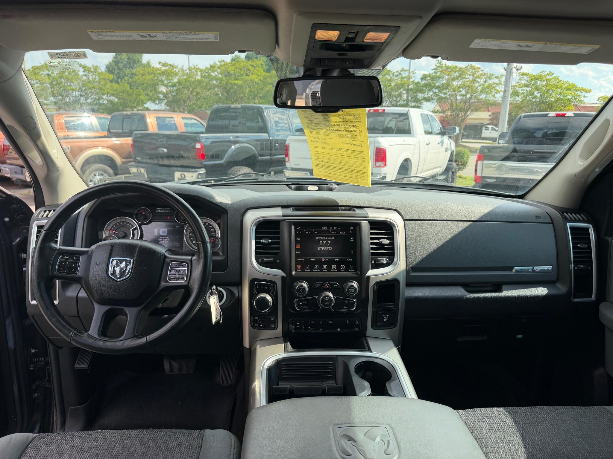 RAM 1500 4WD Crew Cab 149" Lone Star 2016
