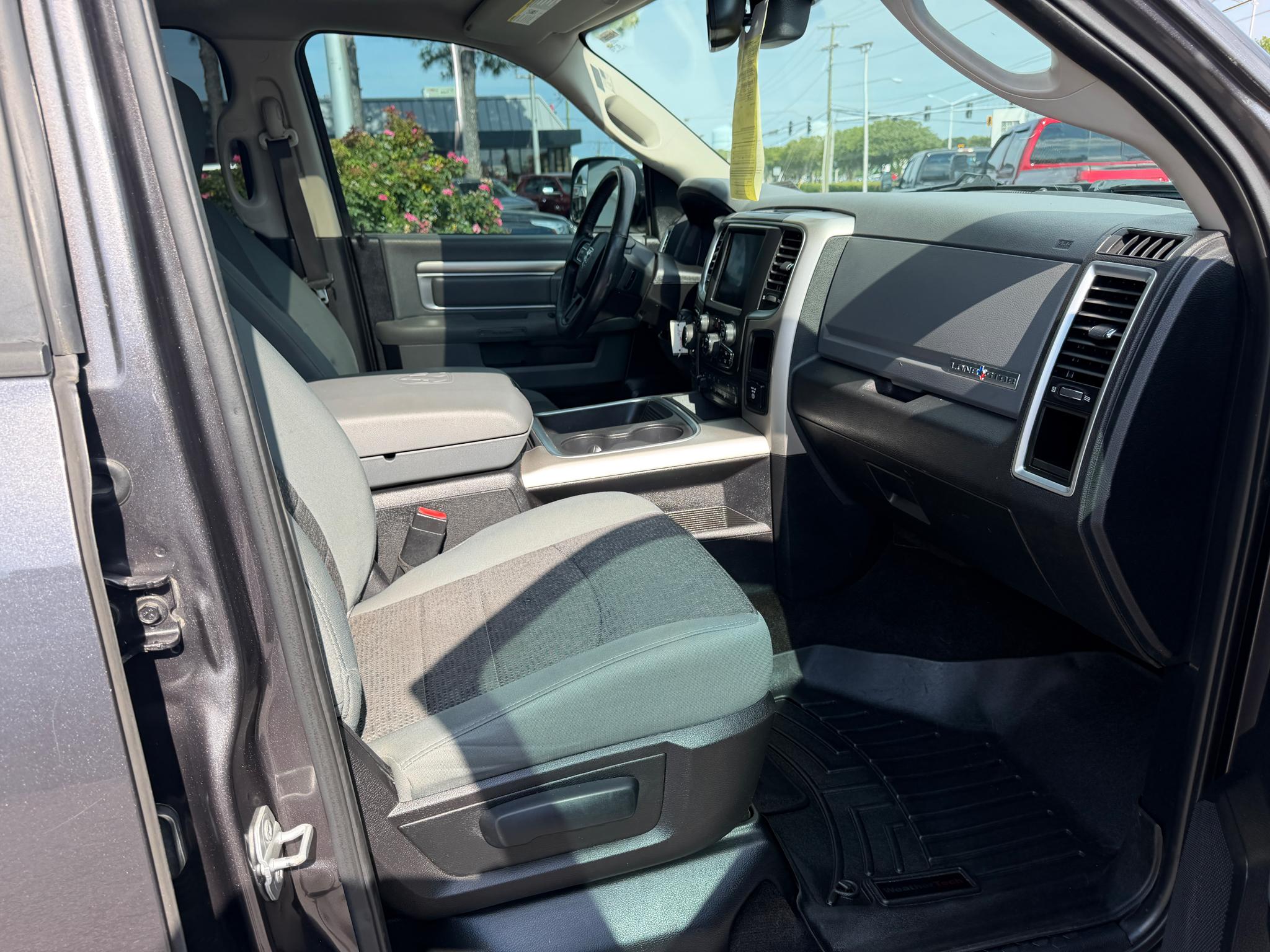 RAM 1500 4WD Crew Cab 149" Lone Star 2016