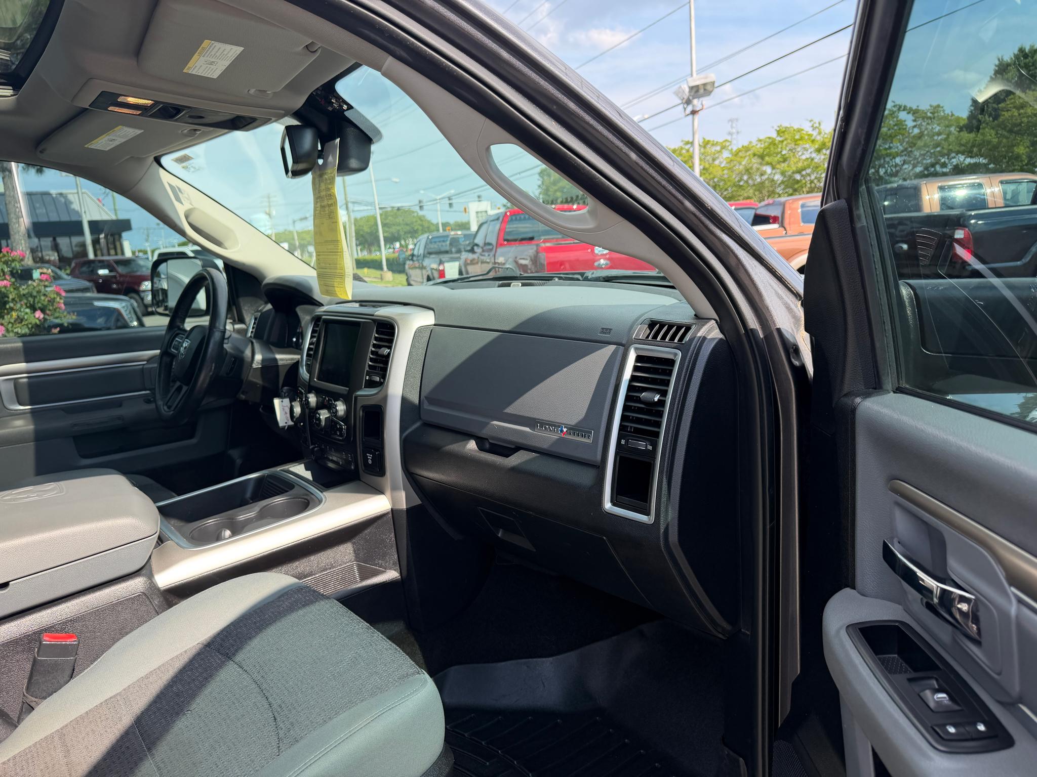 RAM 1500 4WD Crew Cab 149" Lone Star 2016