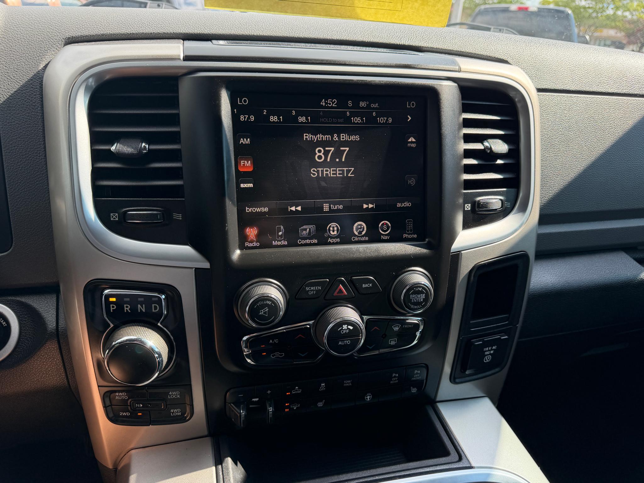 RAM 1500 4WD Crew Cab 149" Lone Star 2016