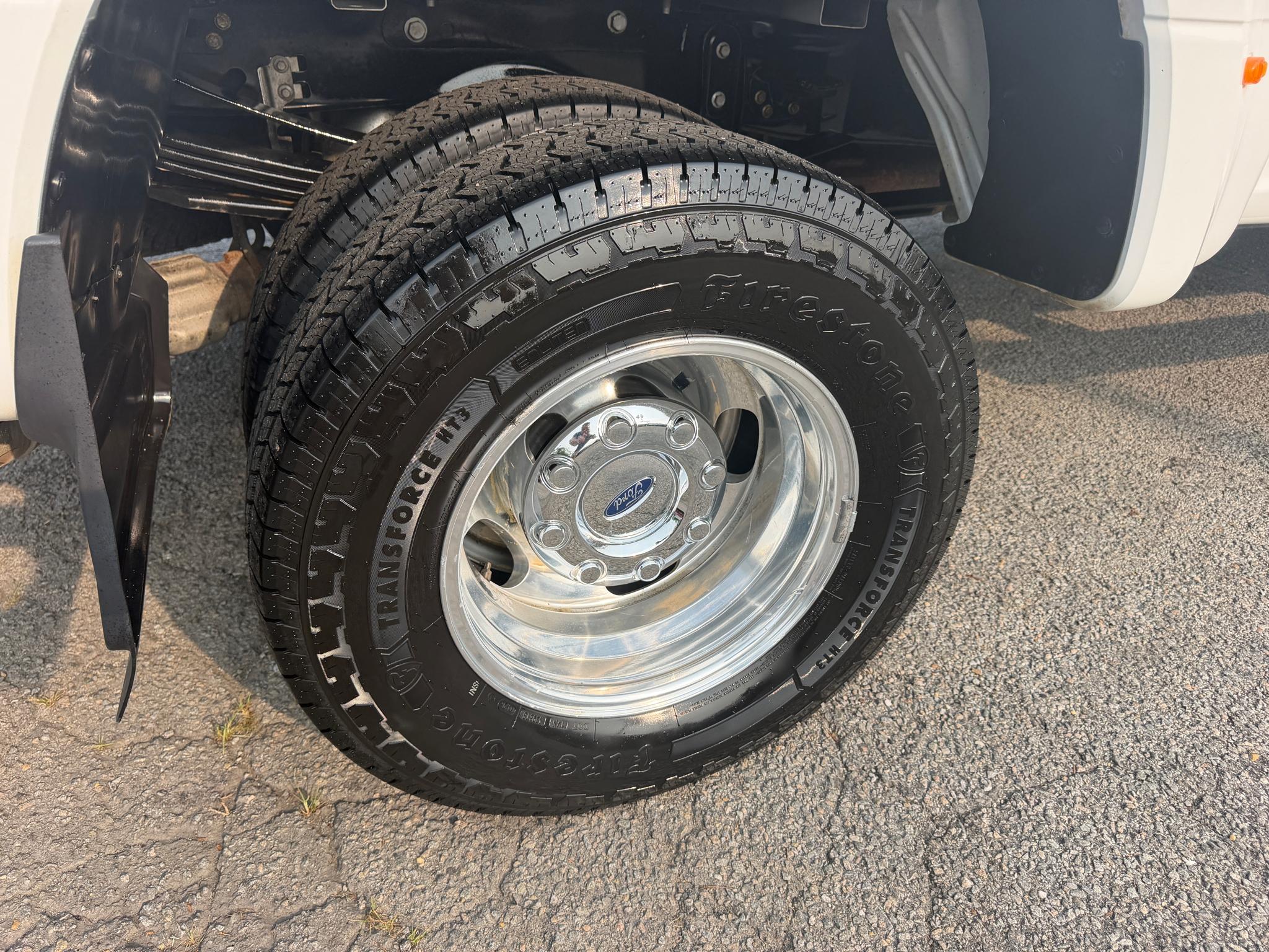Ford Super Duty F-350 DRW XLT 4WD Crew Cab 8' Box 2017