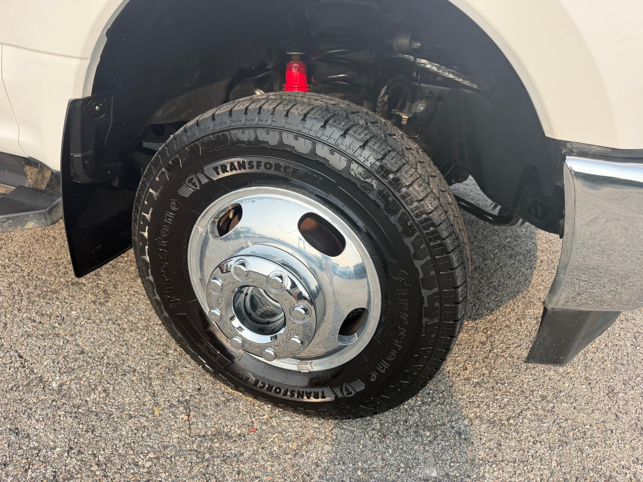 Ford Super Duty F-350 DRW XLT 4WD Crew Cab 8' Box 2017