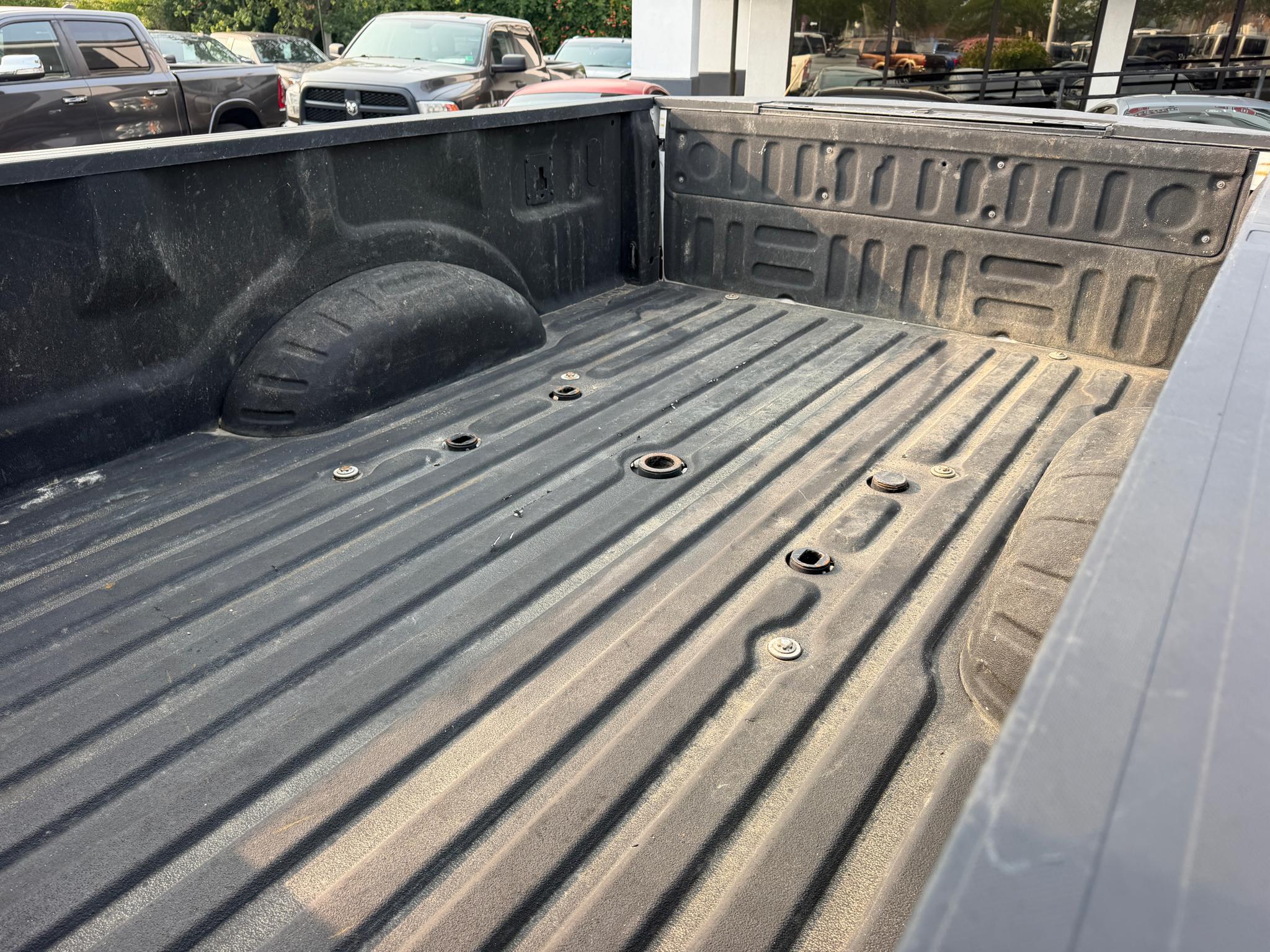 Ford Super Duty F-350 DRW XLT 4WD Crew Cab 8' Box 2017