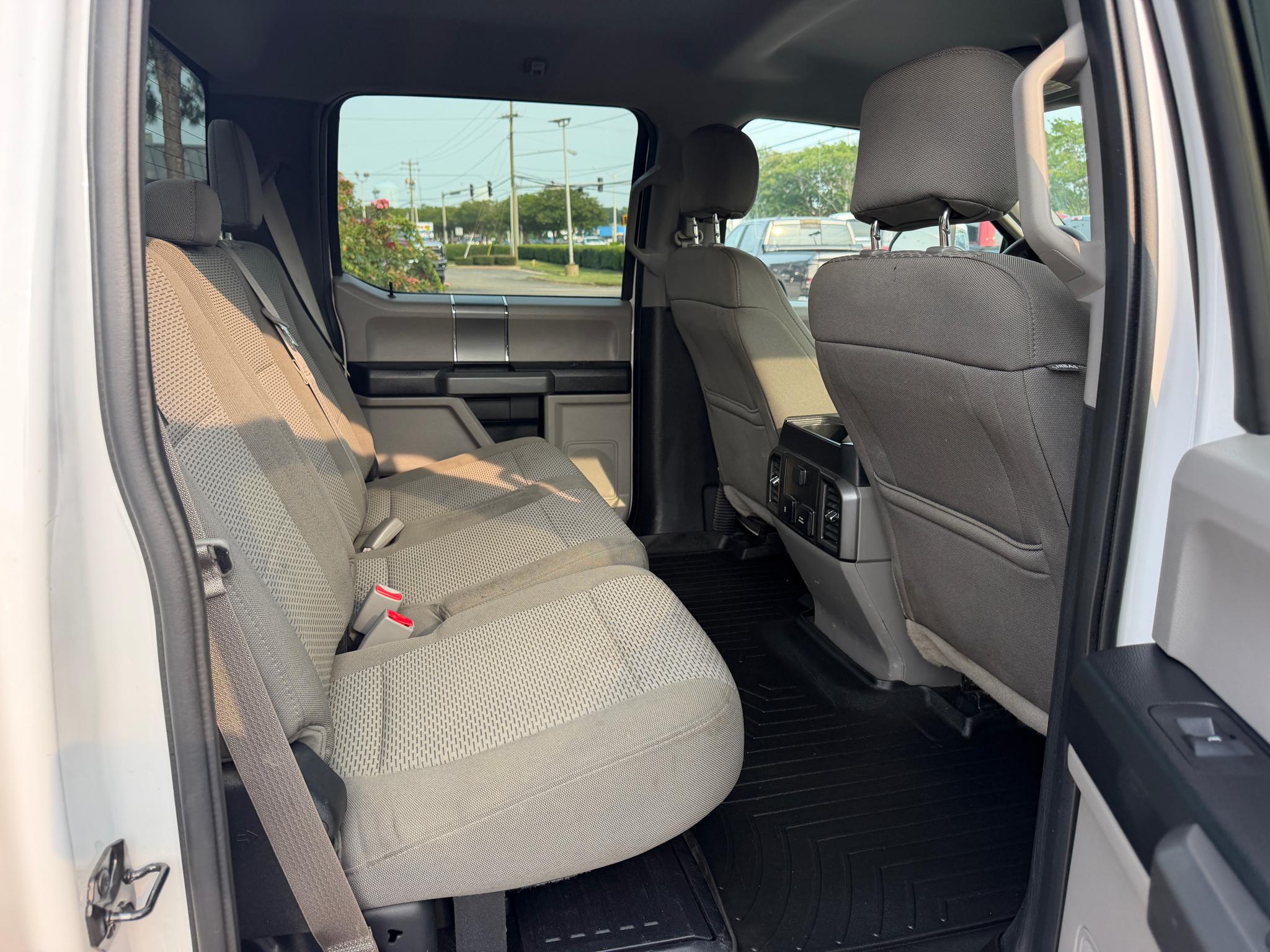 Ford Super Duty F-350 DRW XLT 4WD Crew Cab 8' Box 2017