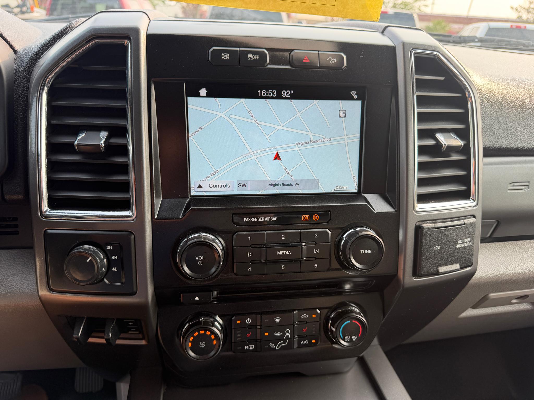 Ford Super Duty F-350 DRW XLT 4WD Crew Cab 8' Box 2017