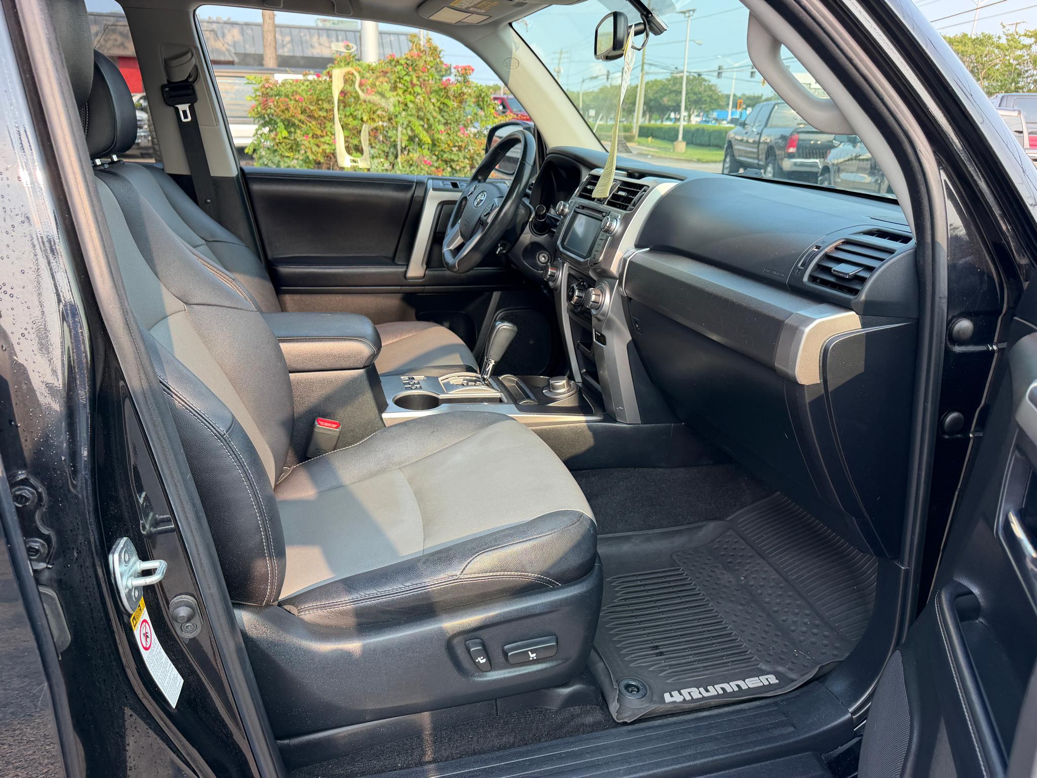 Toyota 4Runner SR5 Premium 4WD (Natl) 2018