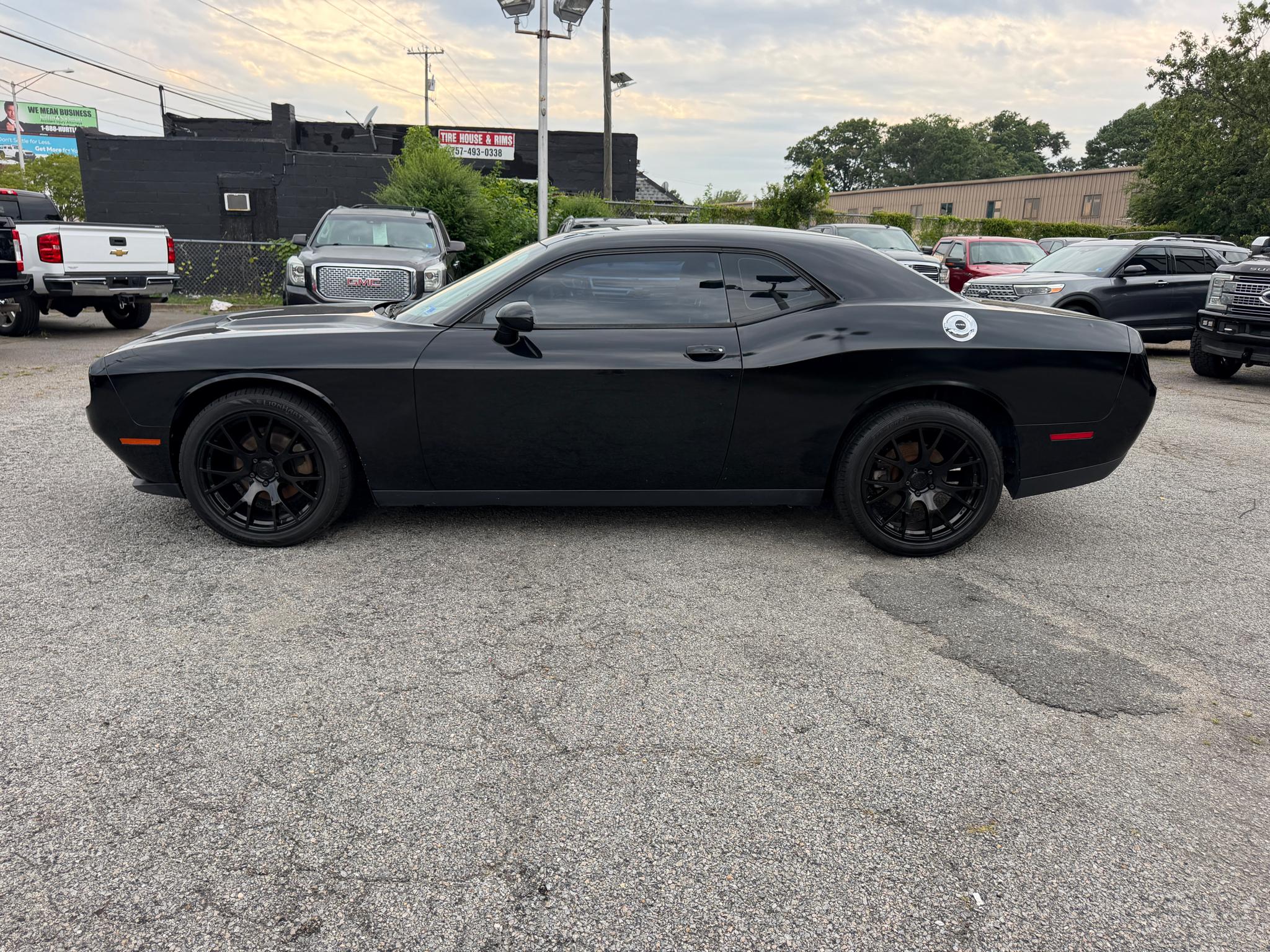 Dodge Challenger 2dr Cpe SXT 2016