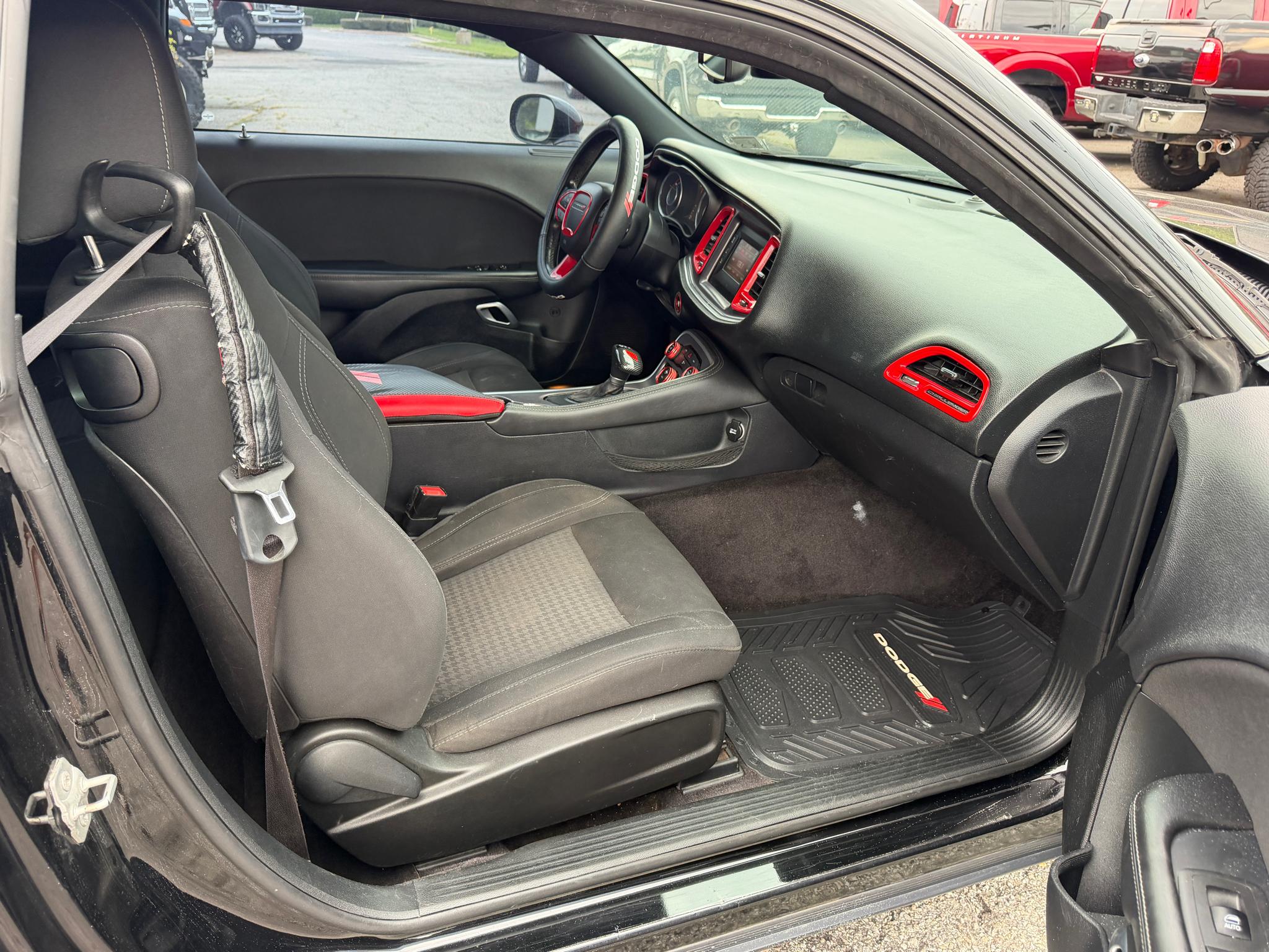 Dodge Challenger 2dr Cpe SXT 2016