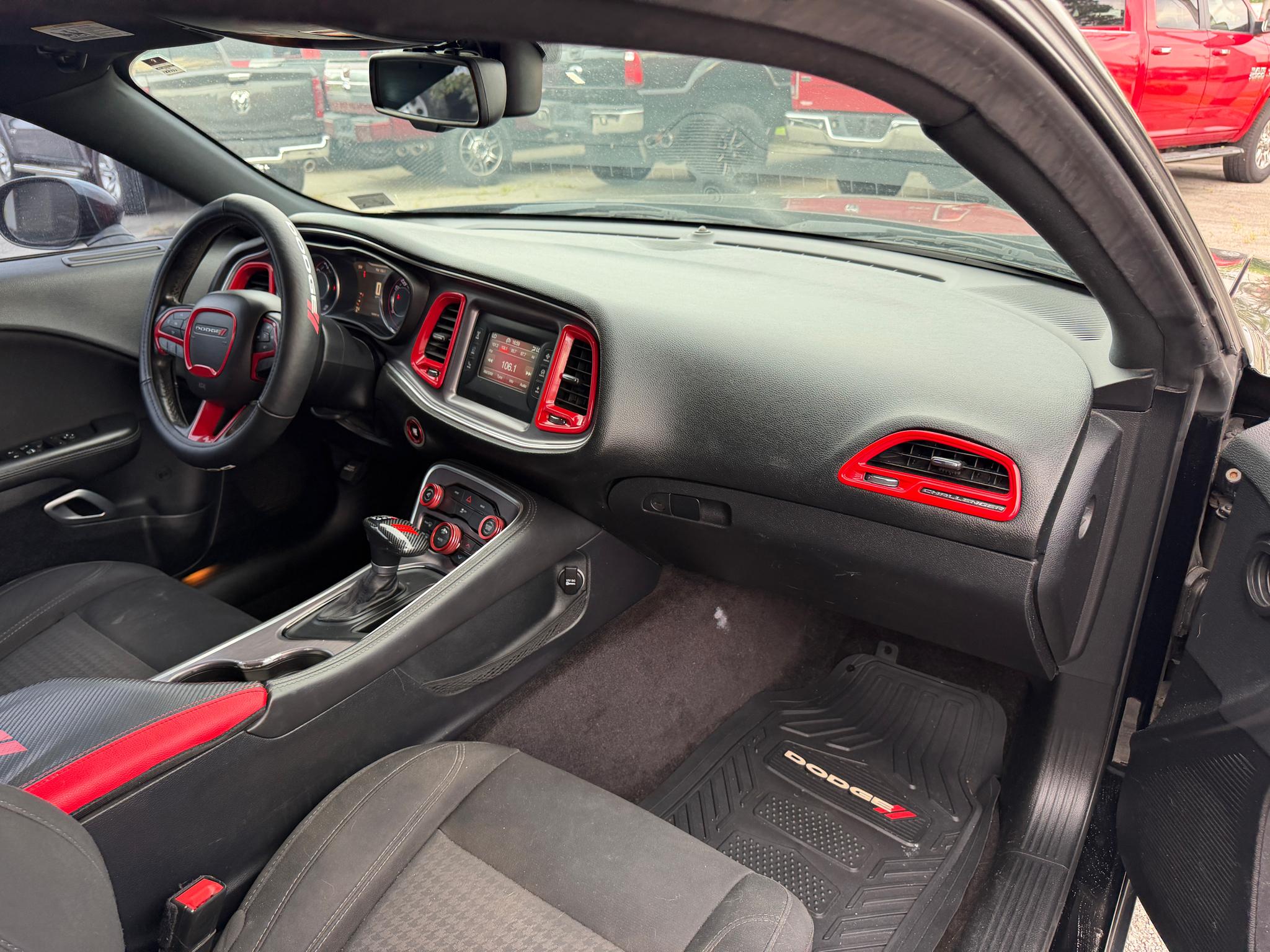 Dodge Challenger 2dr Cpe SXT 2016