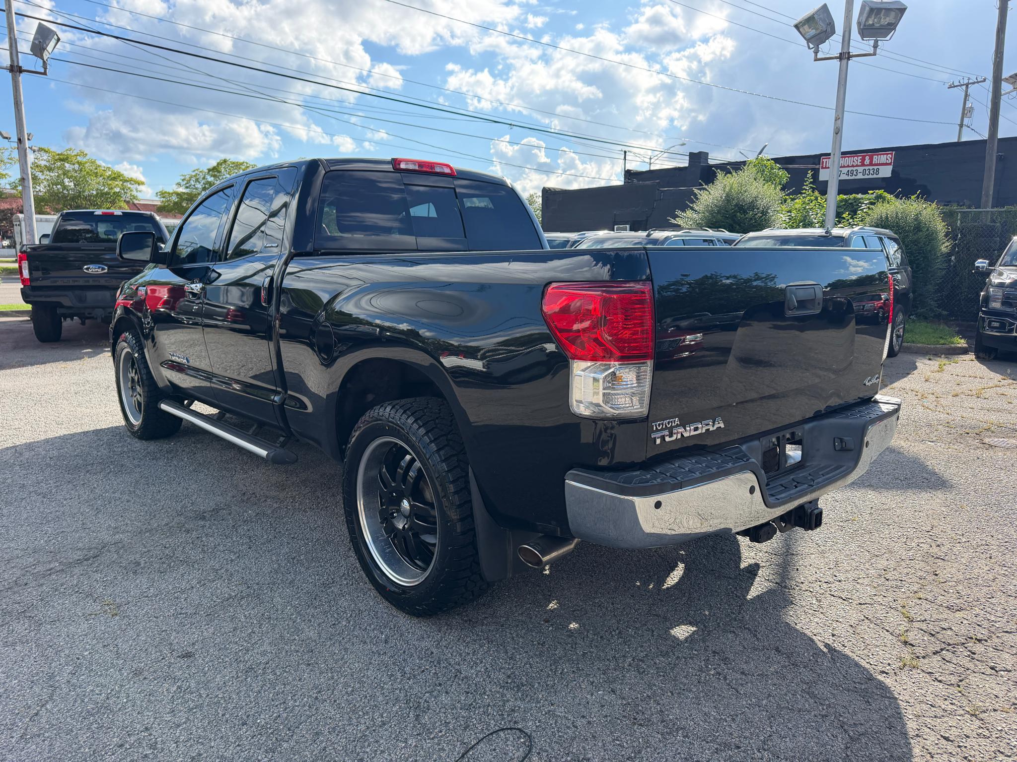 Toyota Tundra 4WD Truck Double Cab 5.7L V8 6-Spd AT LTD (Natl) 2012