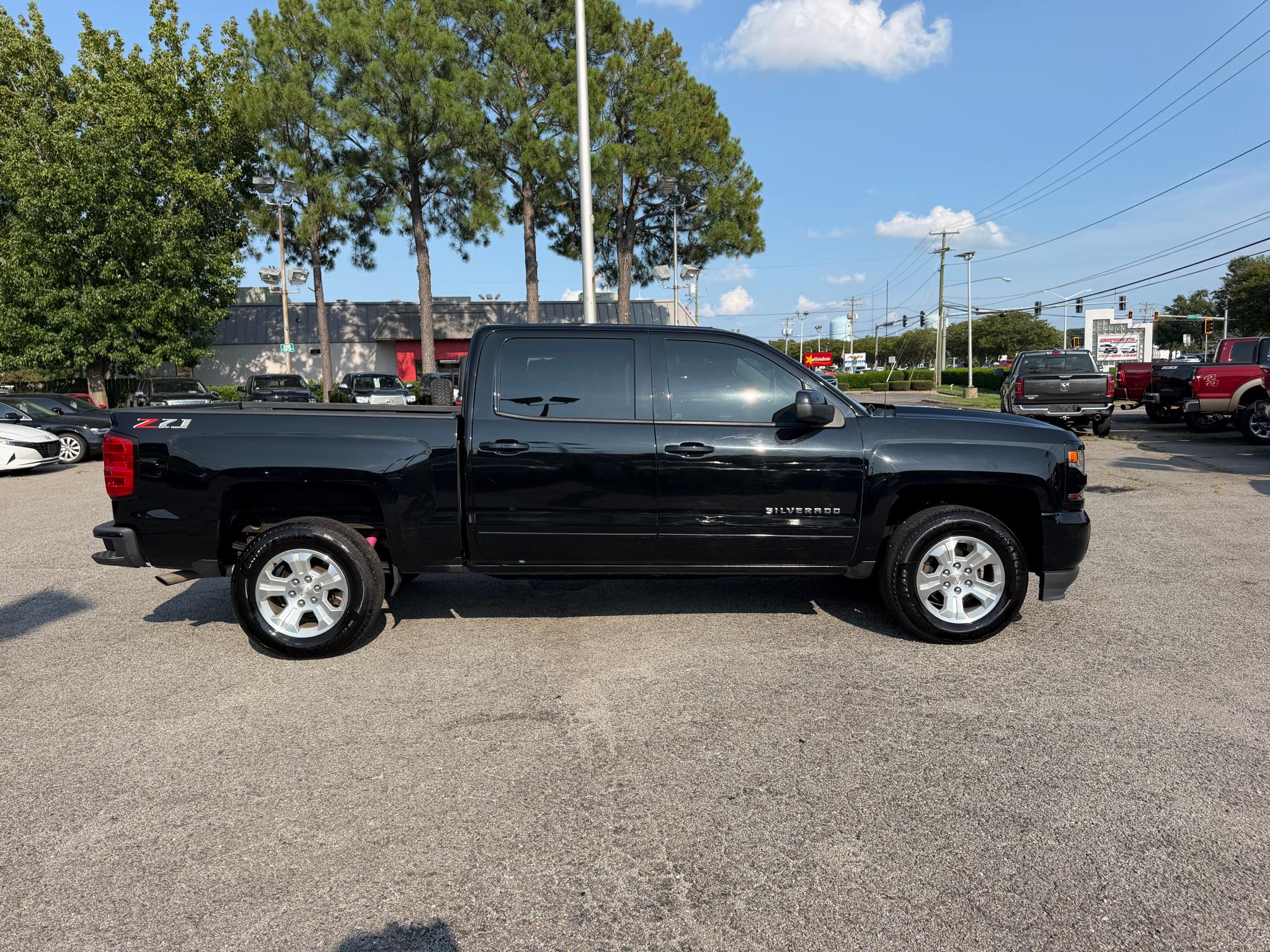 Chevrolet Silverado 1500 4WD Crew Cab 143.5" LT w/2LT 2018