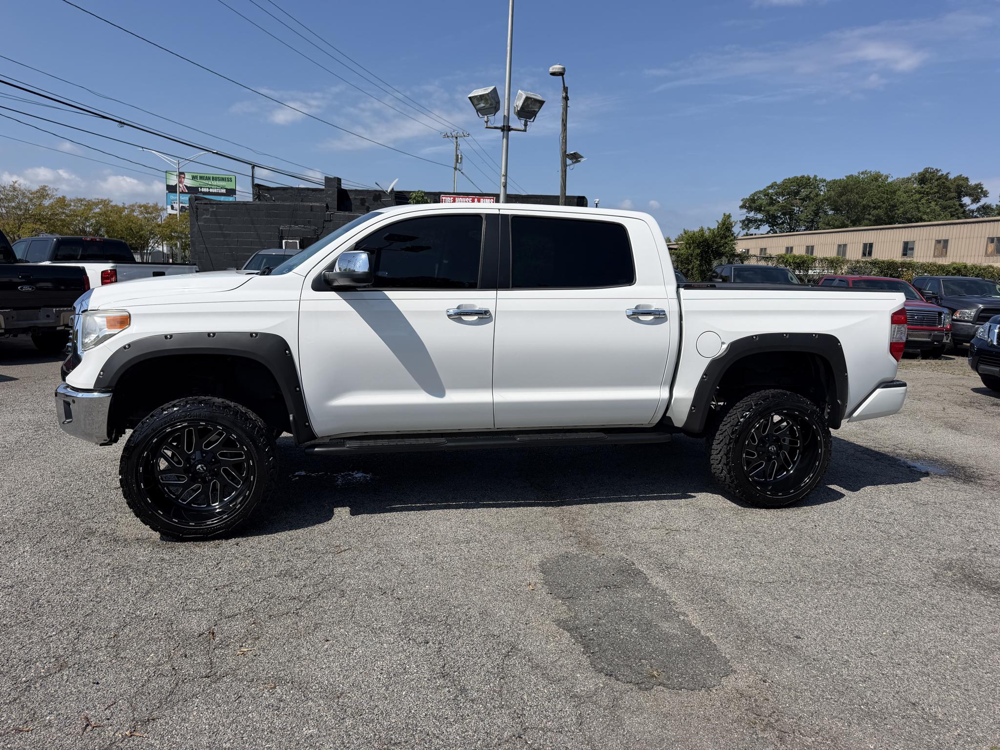 Toyota Tundra 4WD Truck CrewMax 5.7L V8 6-Spd AT 1794 (Natl) 2016