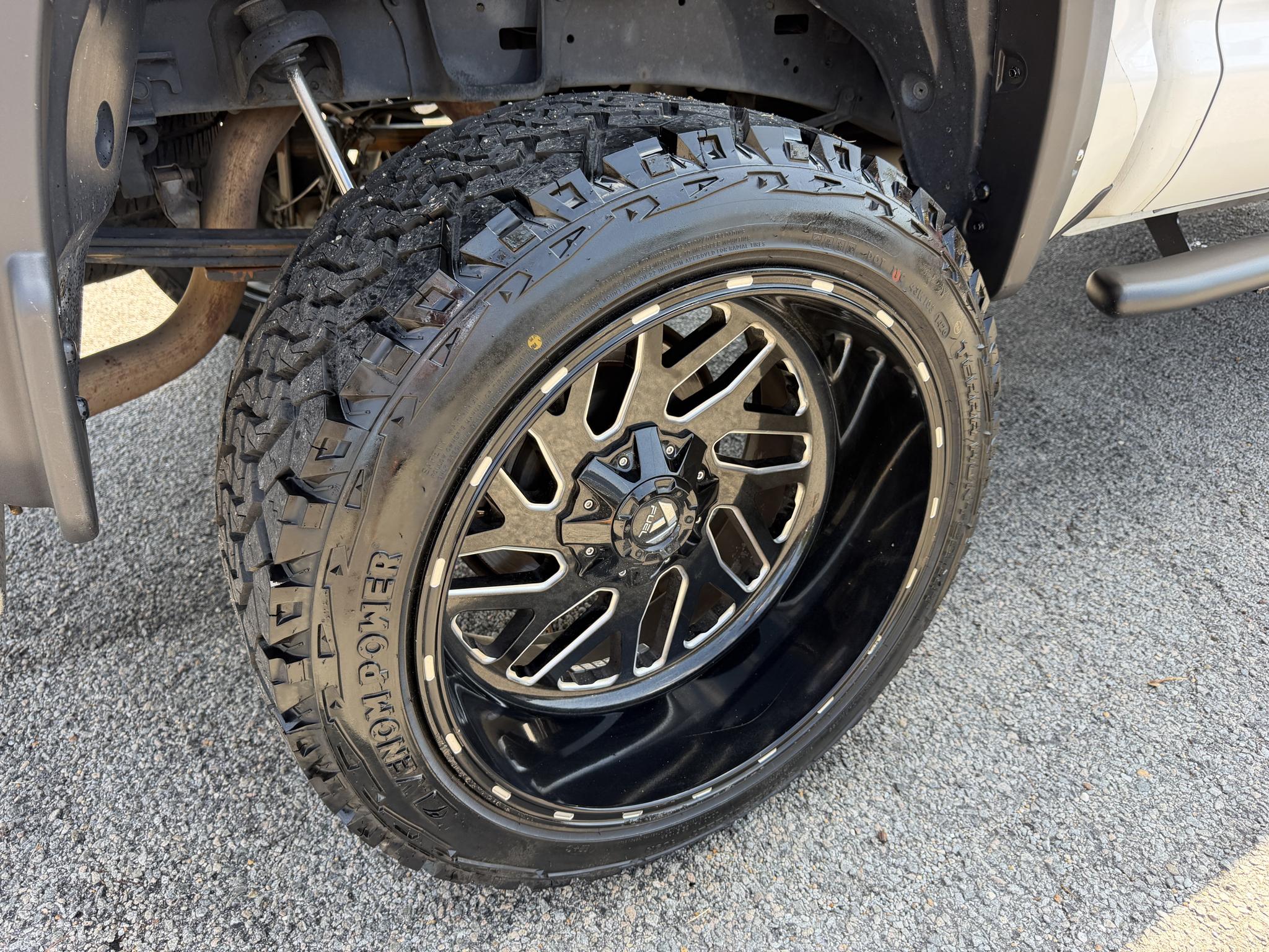 Toyota Tundra 4WD Truck CrewMax 5.7L V8 6-Spd AT 1794 (Natl) 2016
