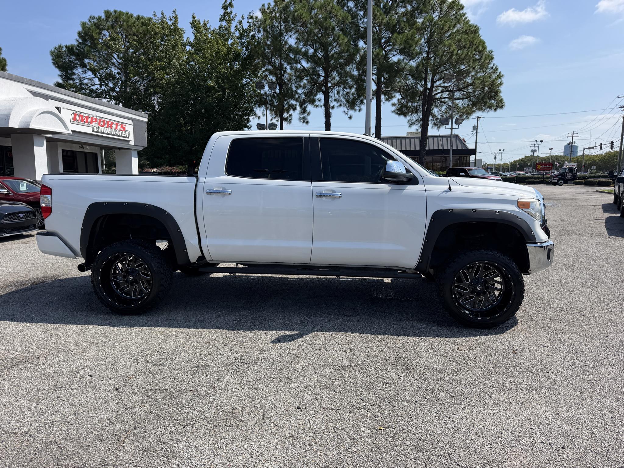 Toyota Tundra 4WD Truck CrewMax 5.7L V8 6-Spd AT 1794 (Natl) 2016