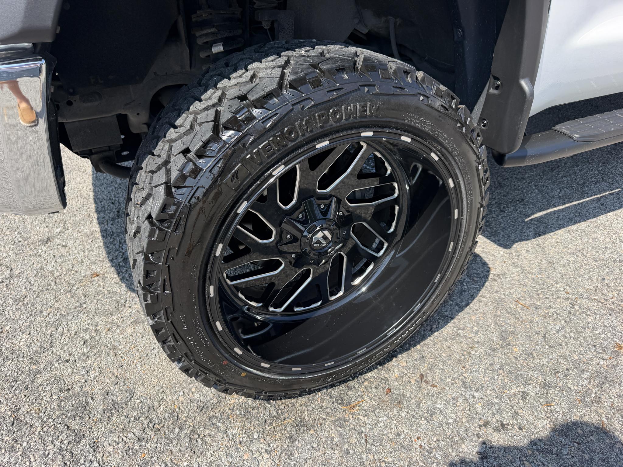 Toyota Tundra 4WD Truck CrewMax 5.7L V8 6-Spd AT 1794 (Natl) 2016