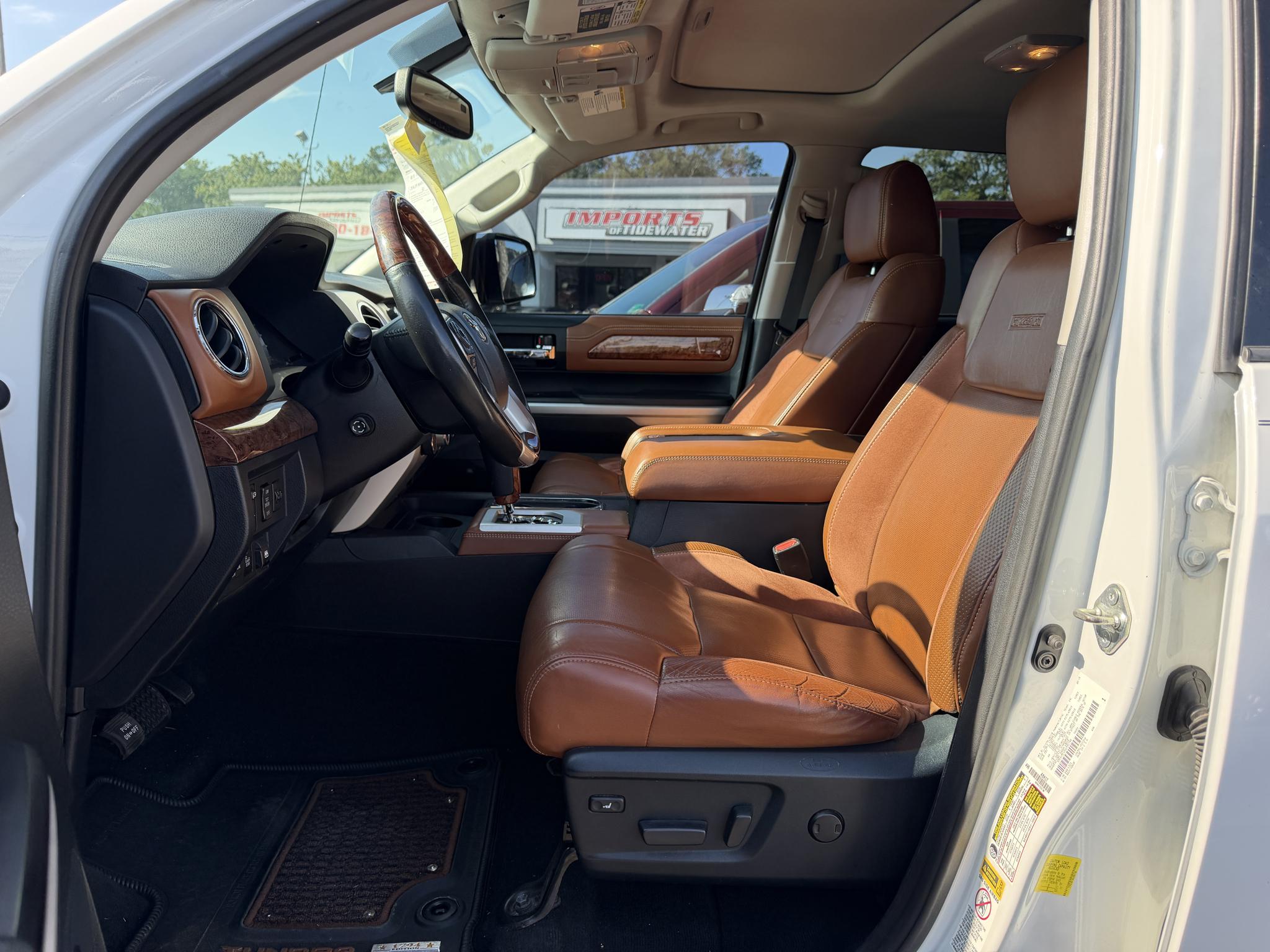 Toyota Tundra 4WD Truck CrewMax 5.7L V8 6-Spd AT 1794 (Natl) 2016