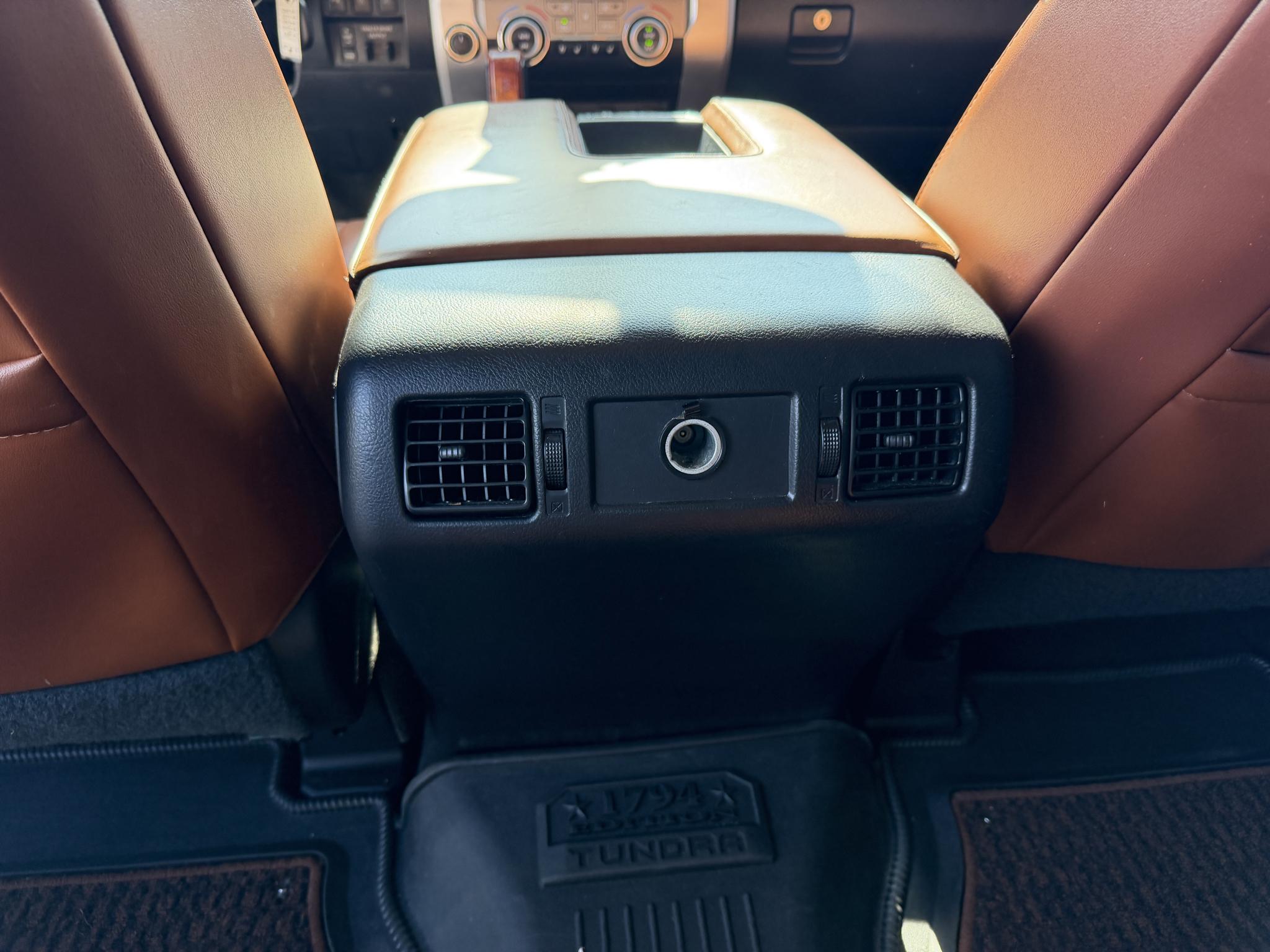 Toyota Tundra 4WD Truck CrewMax 5.7L V8 6-Spd AT 1794 (Natl) 2016