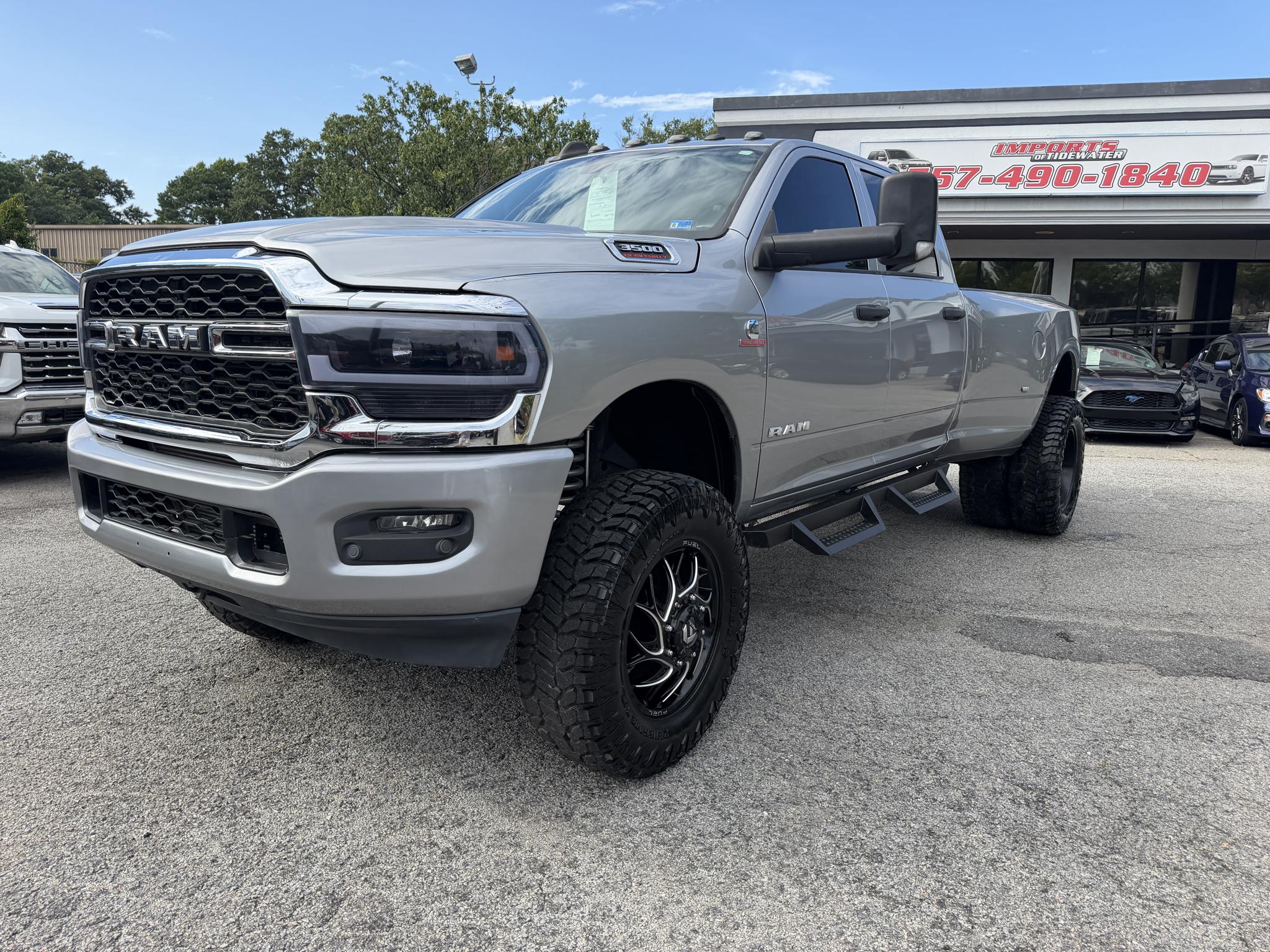 RAM 3500 Tradesman 4x4 Crew Cab 8' Box 2021