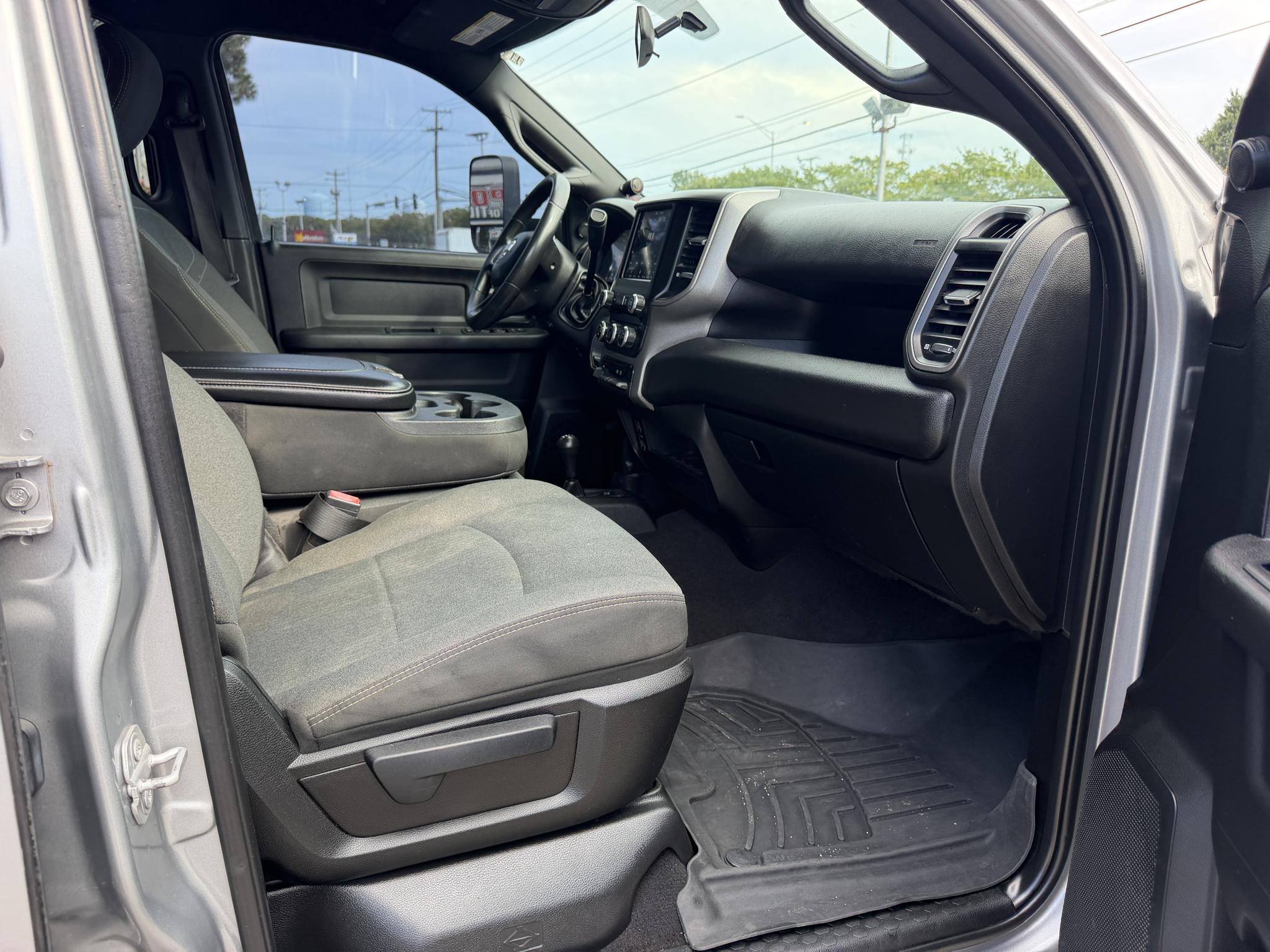 RAM 3500 Tradesman 4x4 Crew Cab 8' Box 2021