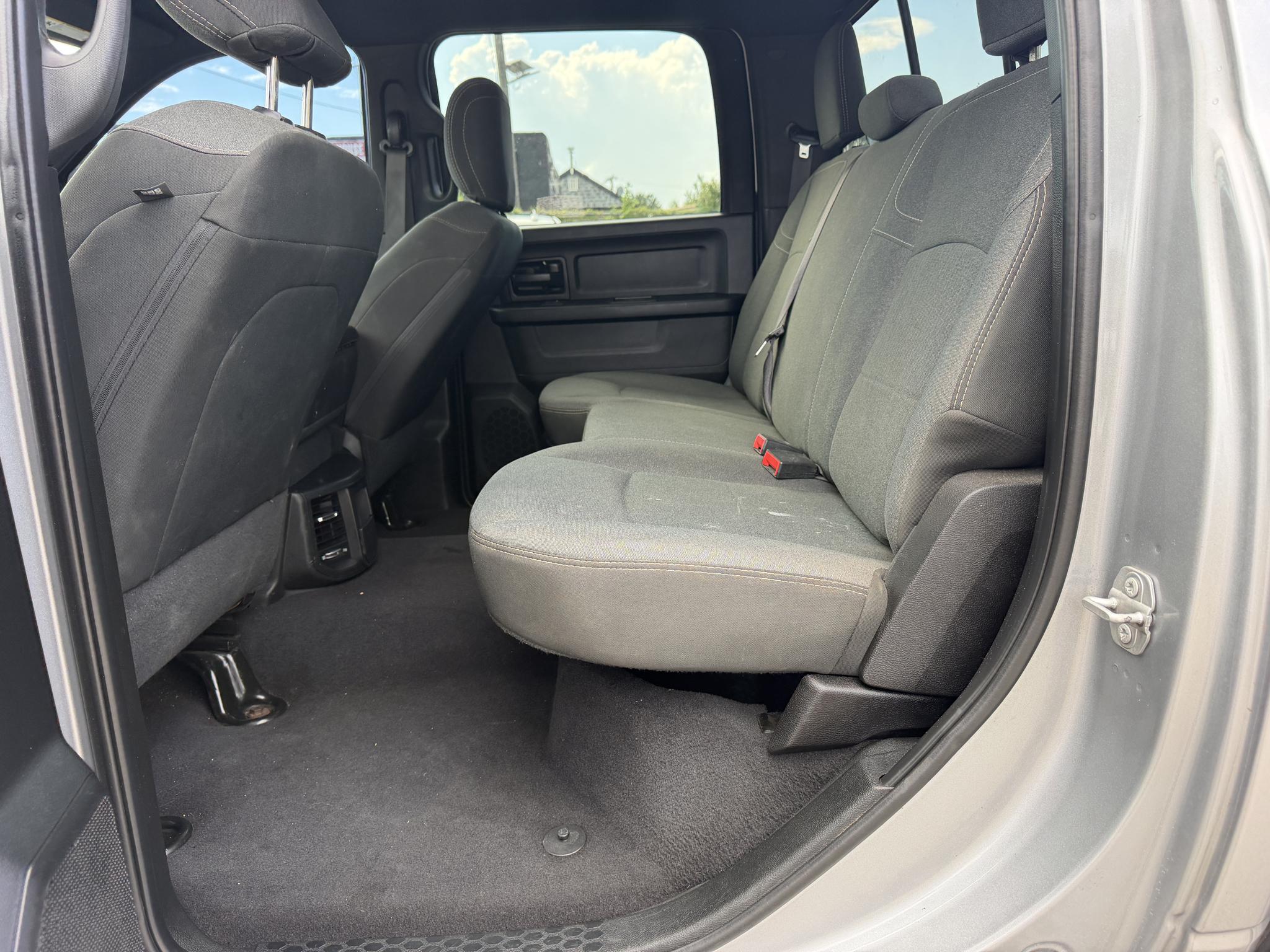 RAM 3500 Tradesman 4x4 Crew Cab 8' Box 2021