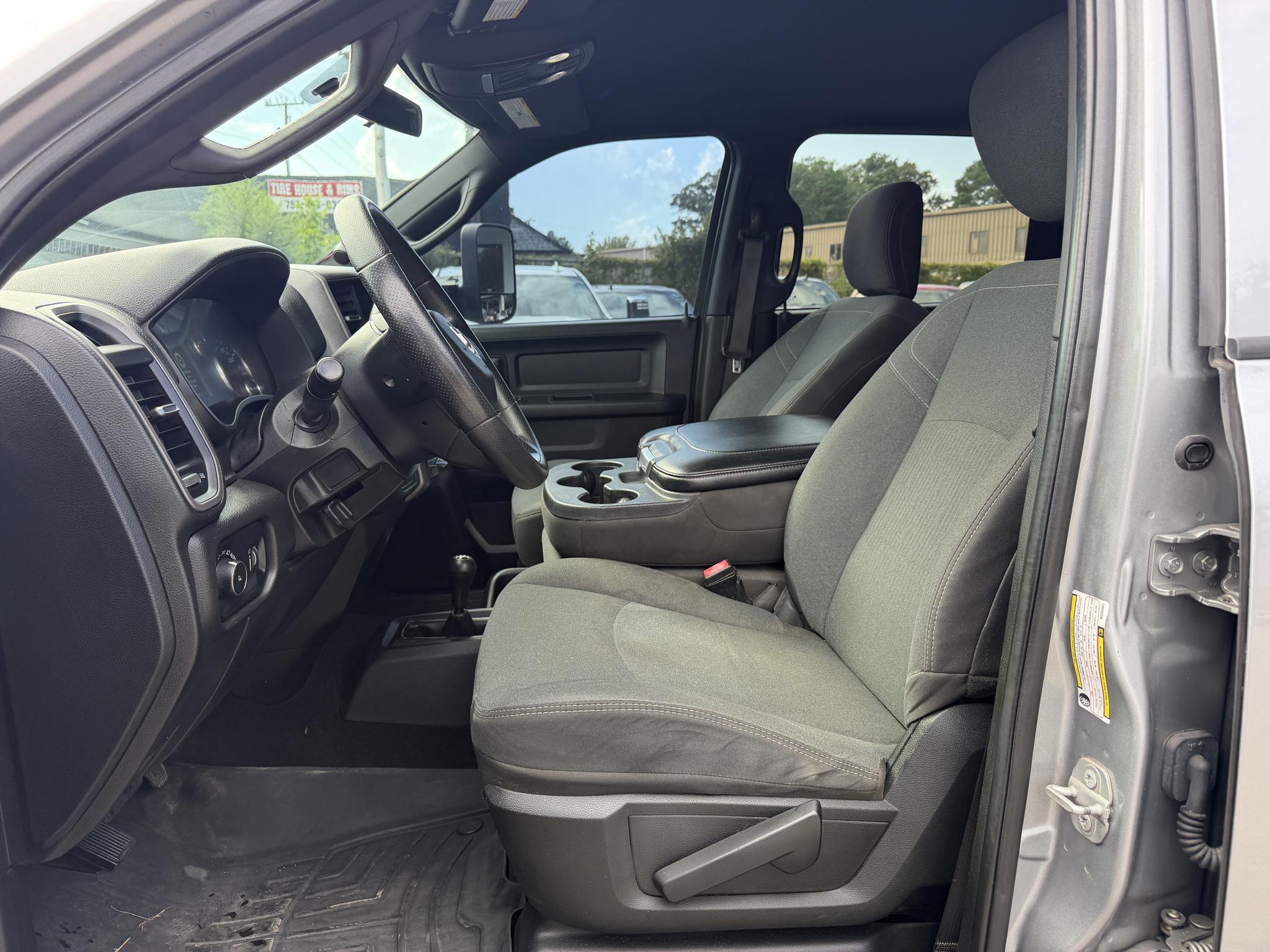 RAM 3500 Tradesman 4x4 Crew Cab 8' Box 2021
