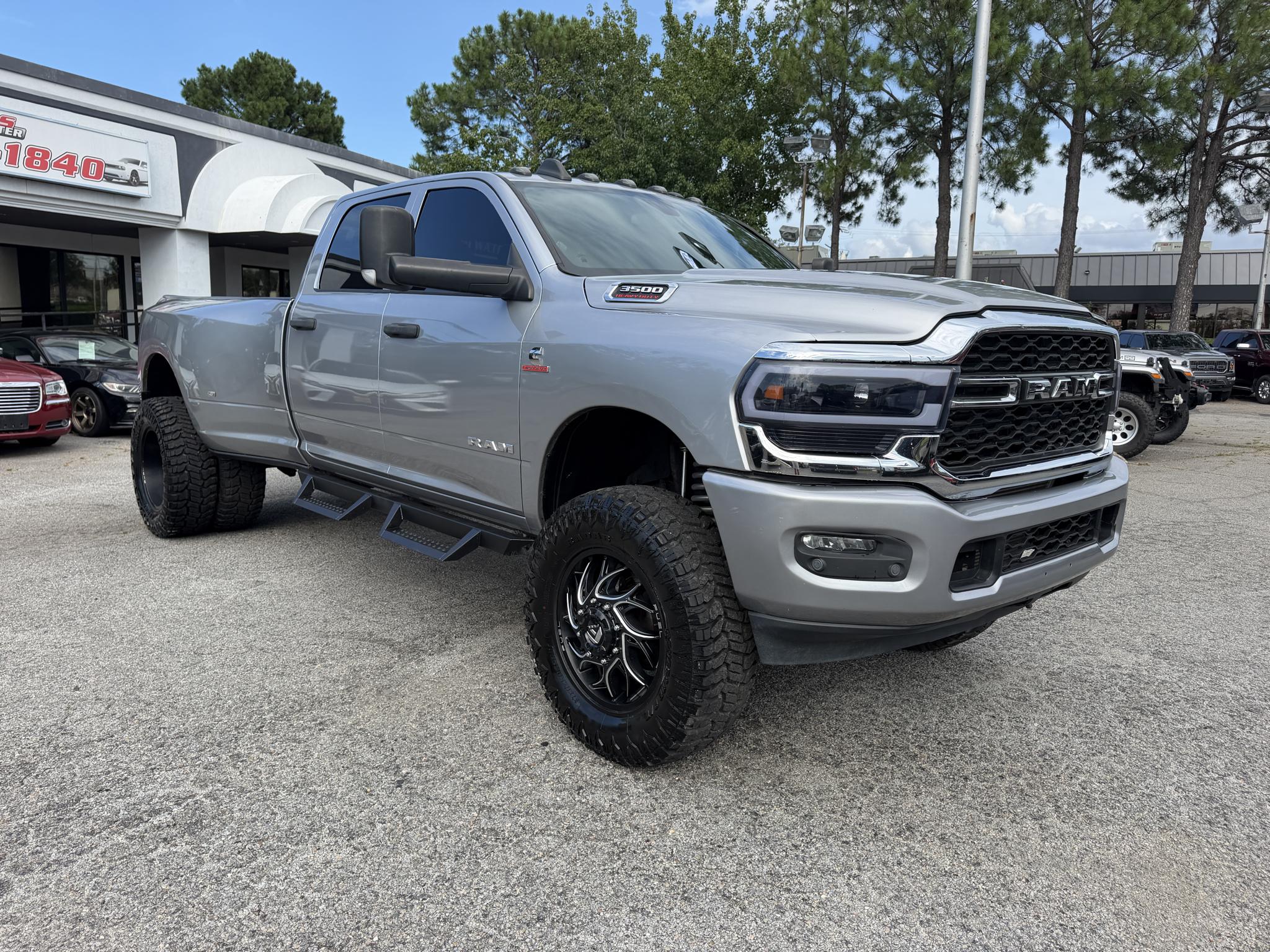 RAM 3500 Tradesman 4x4 Crew Cab 8' Box 2021