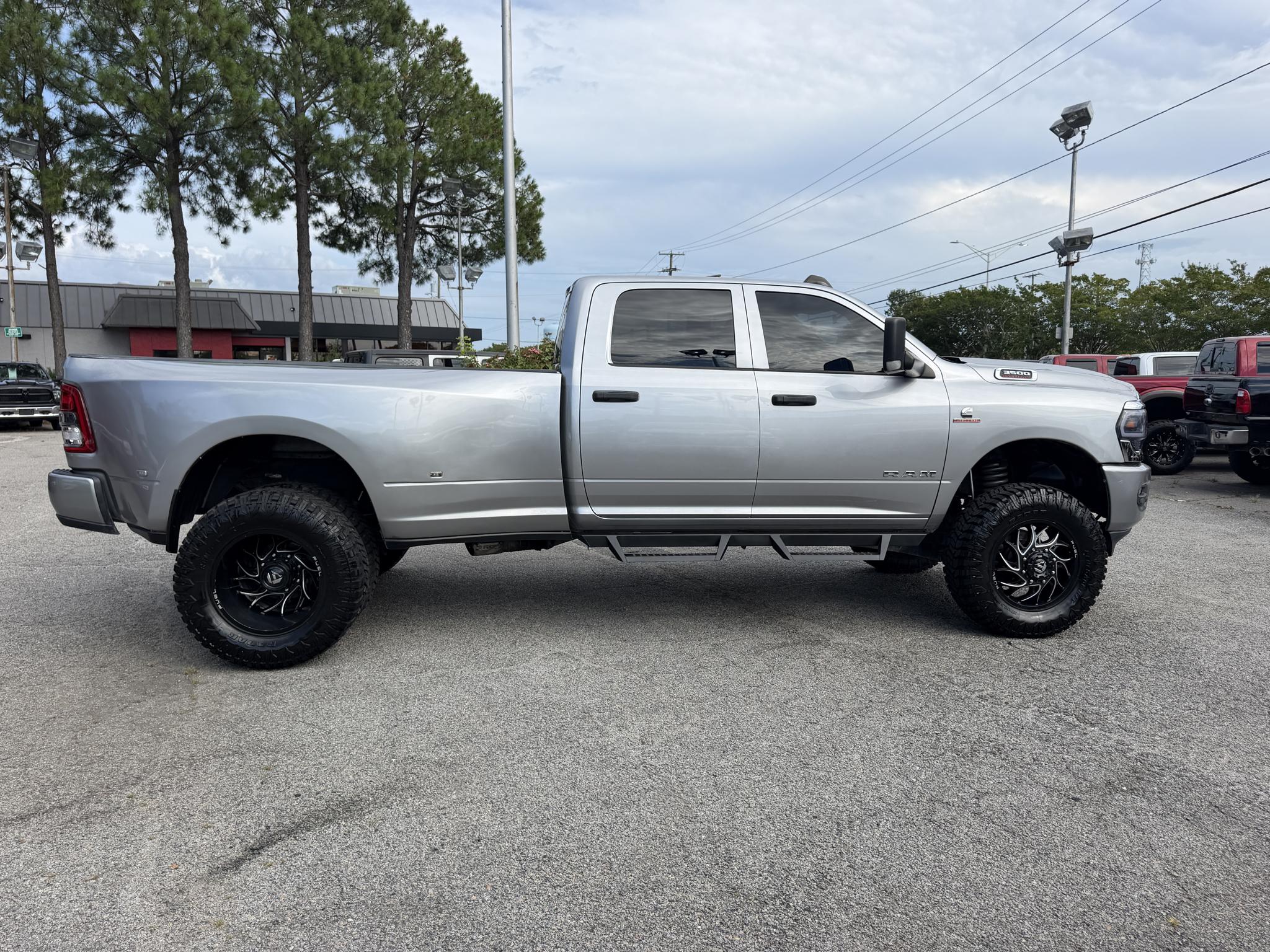 RAM 3500 Tradesman 4x4 Crew Cab 8' Box 2021