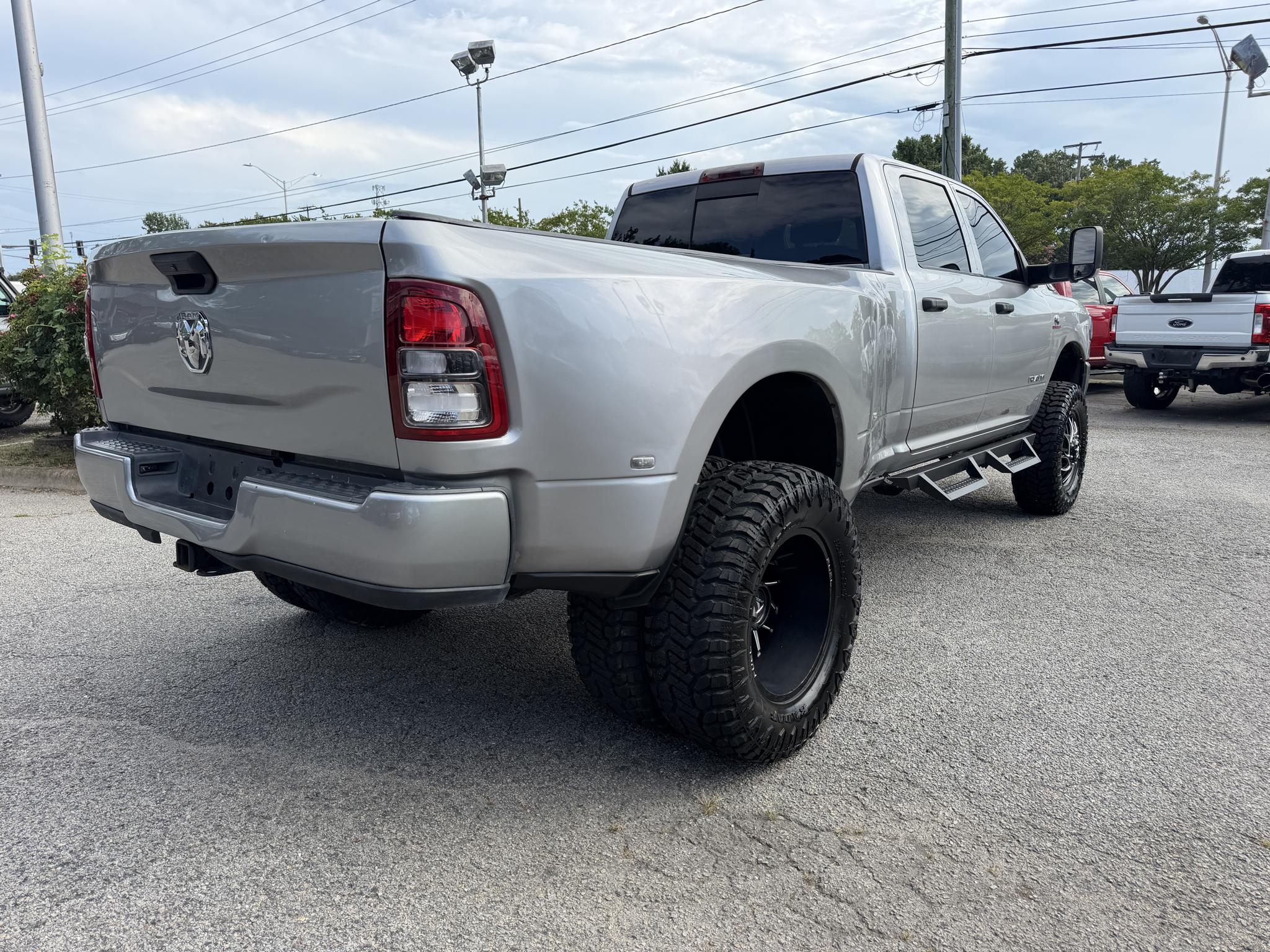 RAM 3500 Tradesman 4x4 Crew Cab 8' Box 2021