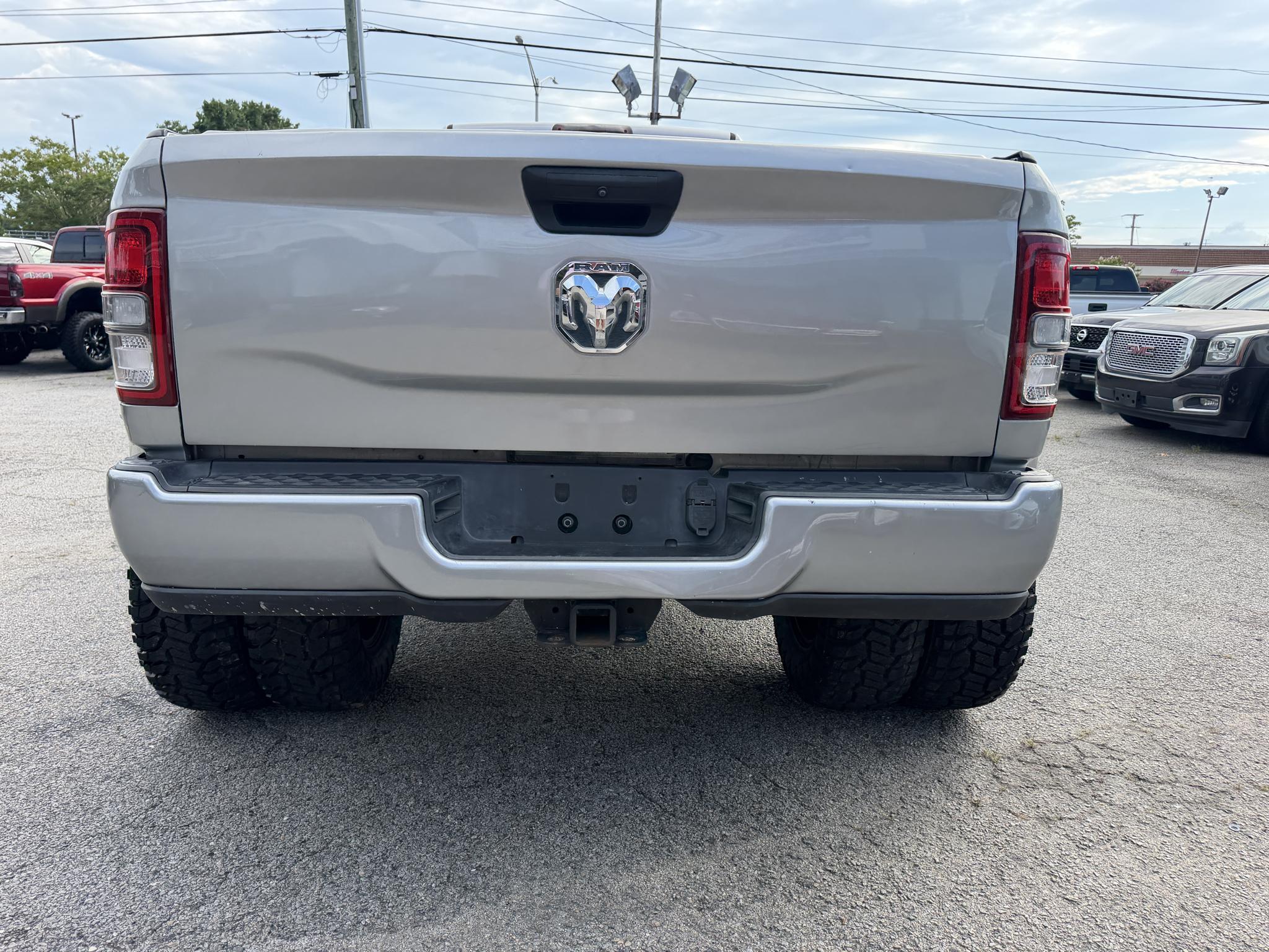 RAM 3500 Tradesman 4x4 Crew Cab 8' Box 2021