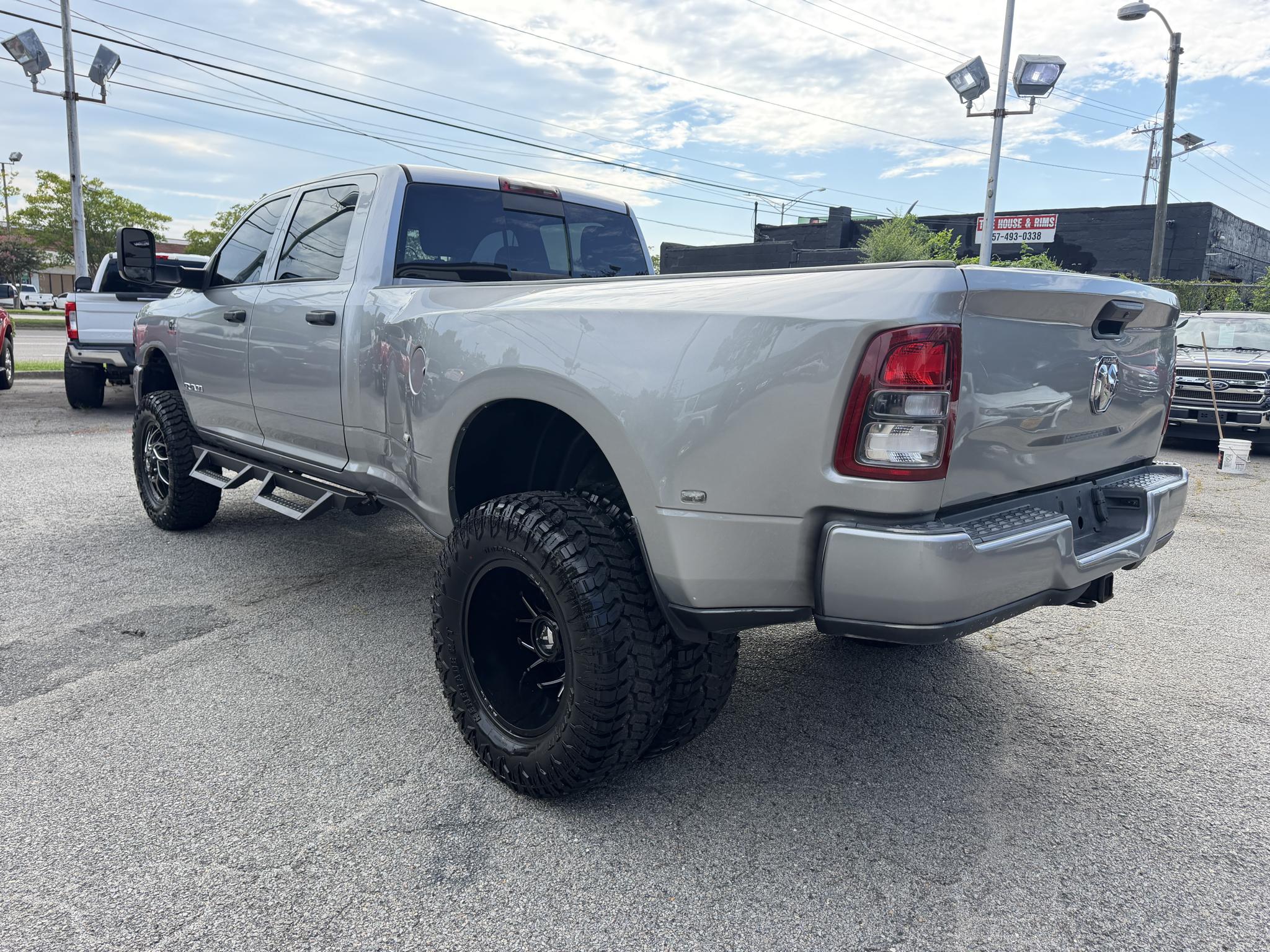 RAM 3500 Tradesman 4x4 Crew Cab 8' Box 2021